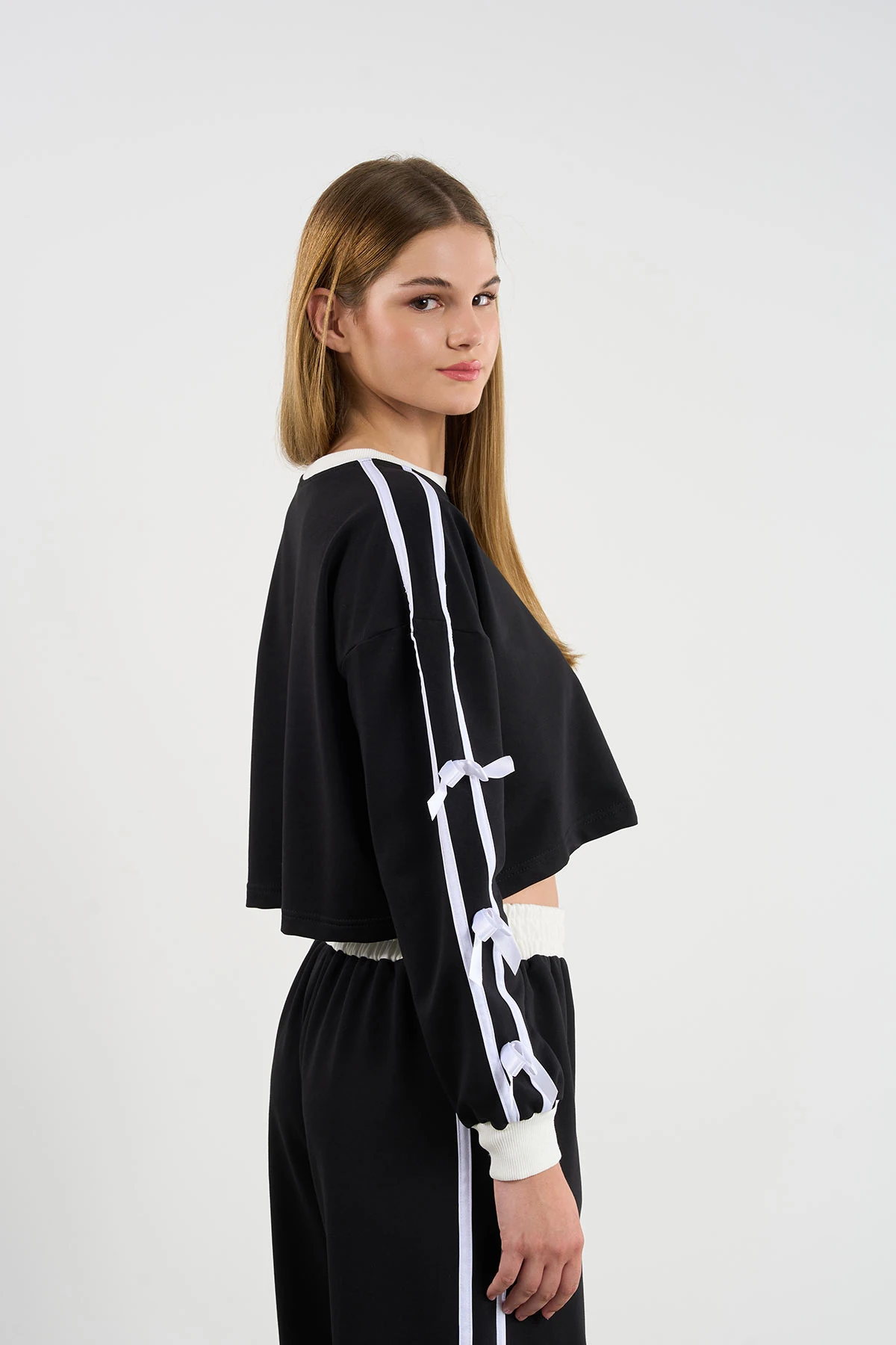 Kolları Fiyonklu Sweatshirt