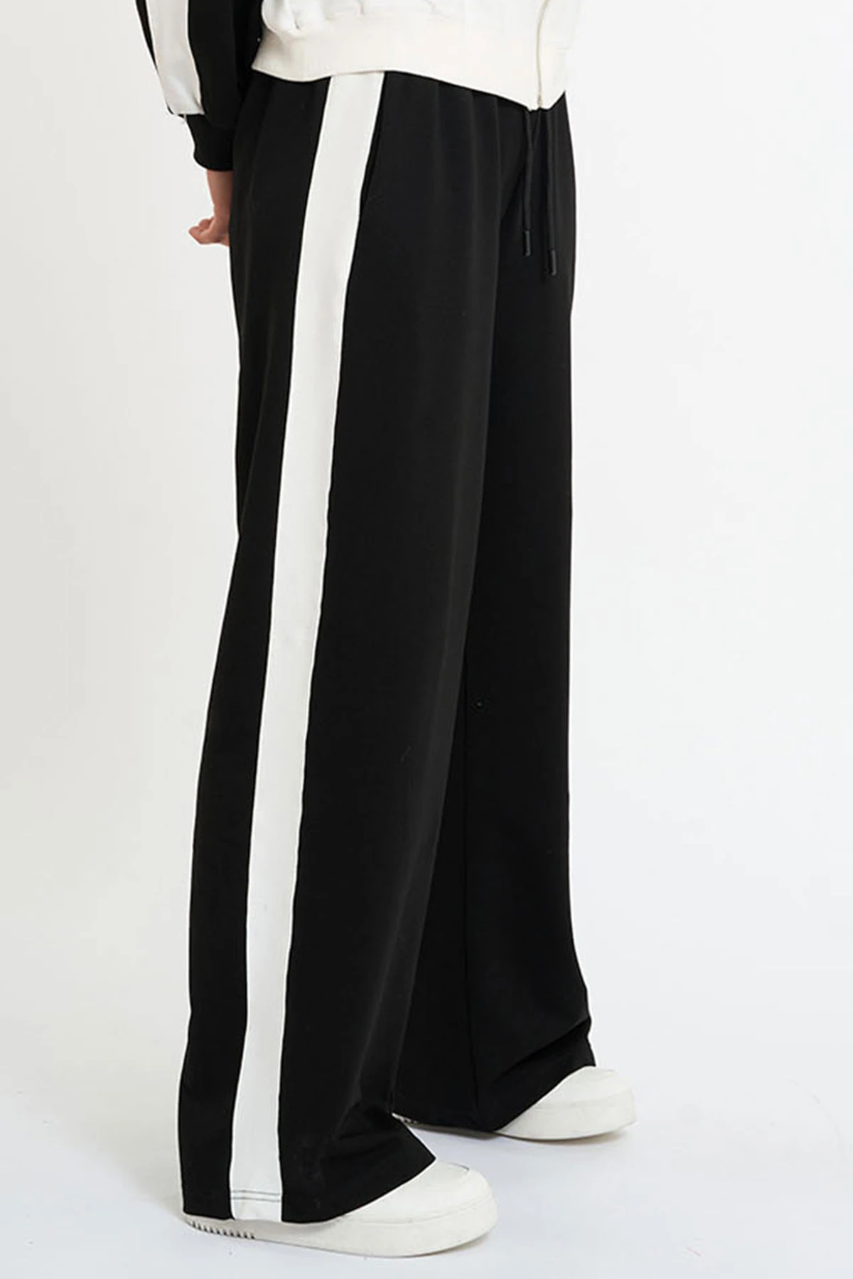 Side Stripe Detailed Sweatpants