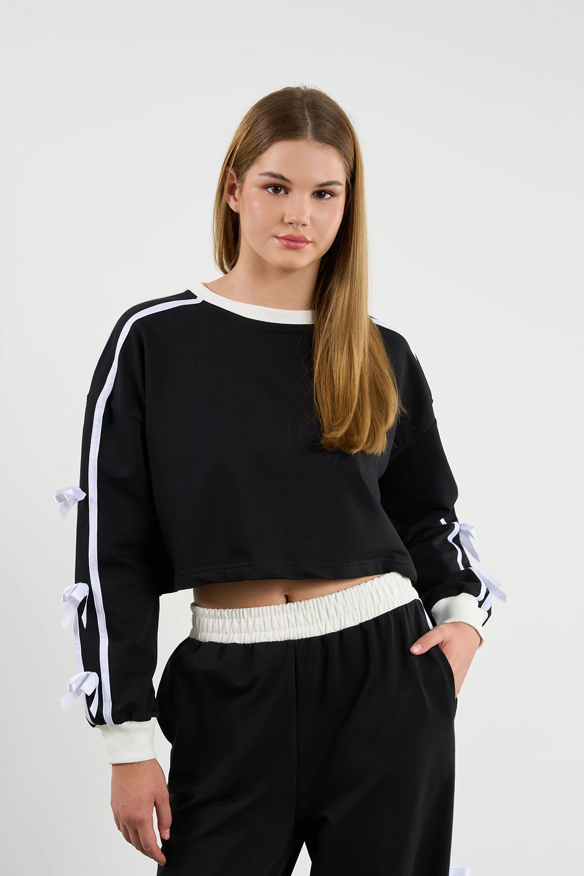 Kolları Fiyonklu Sweatshirt