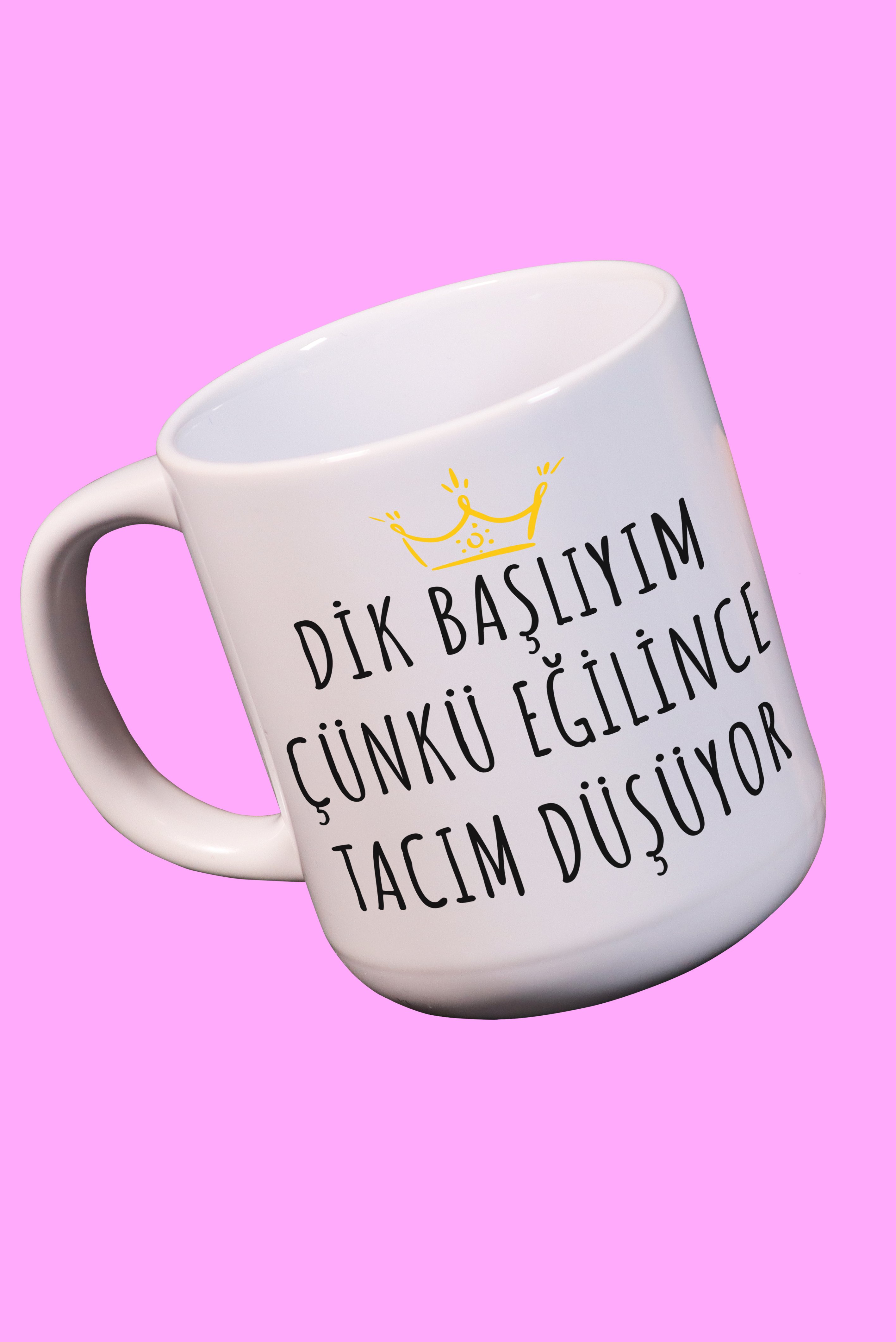 Dik Başlıyım Çünkü Eğilince Tacım Düşüyor Yazılı Kahve & Çay Kupası