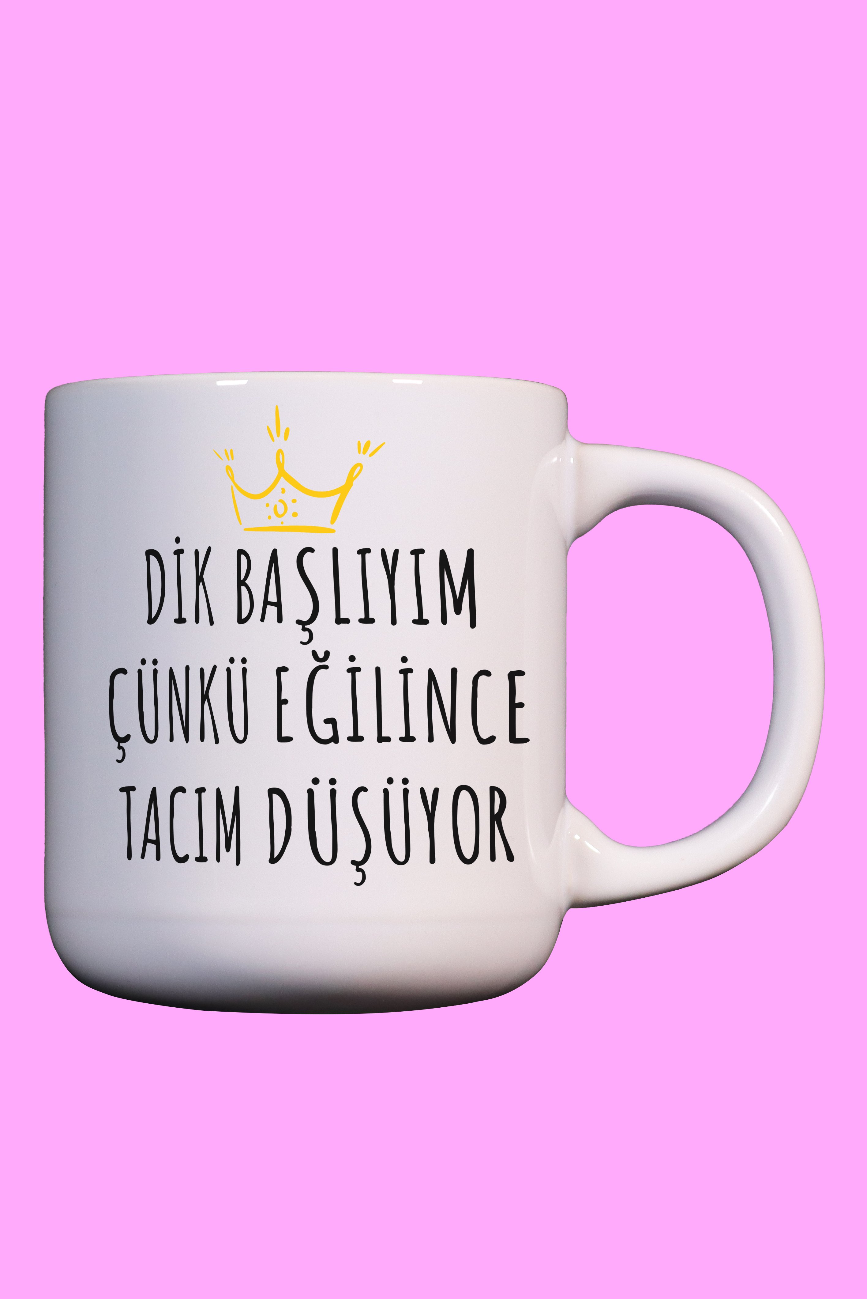 Dik Başlıyım Çünkü Eğilince Tacım Düşüyor Yazılı Kahve & Çay Kupası