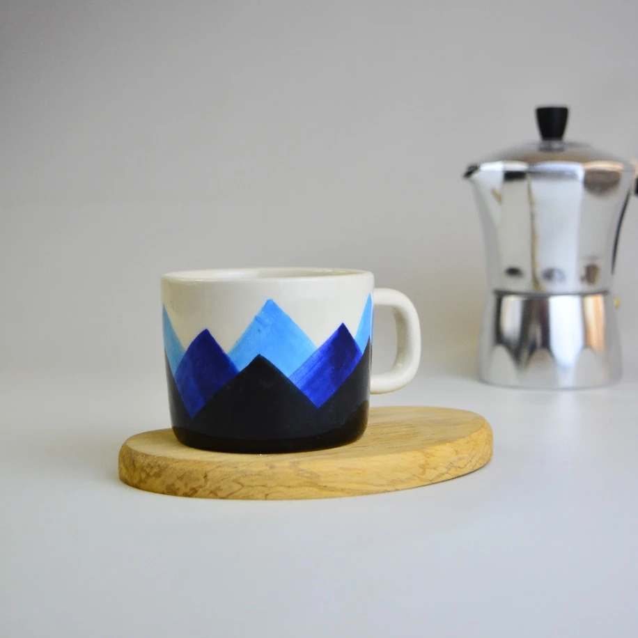 El yapımı seramik kupa ALP