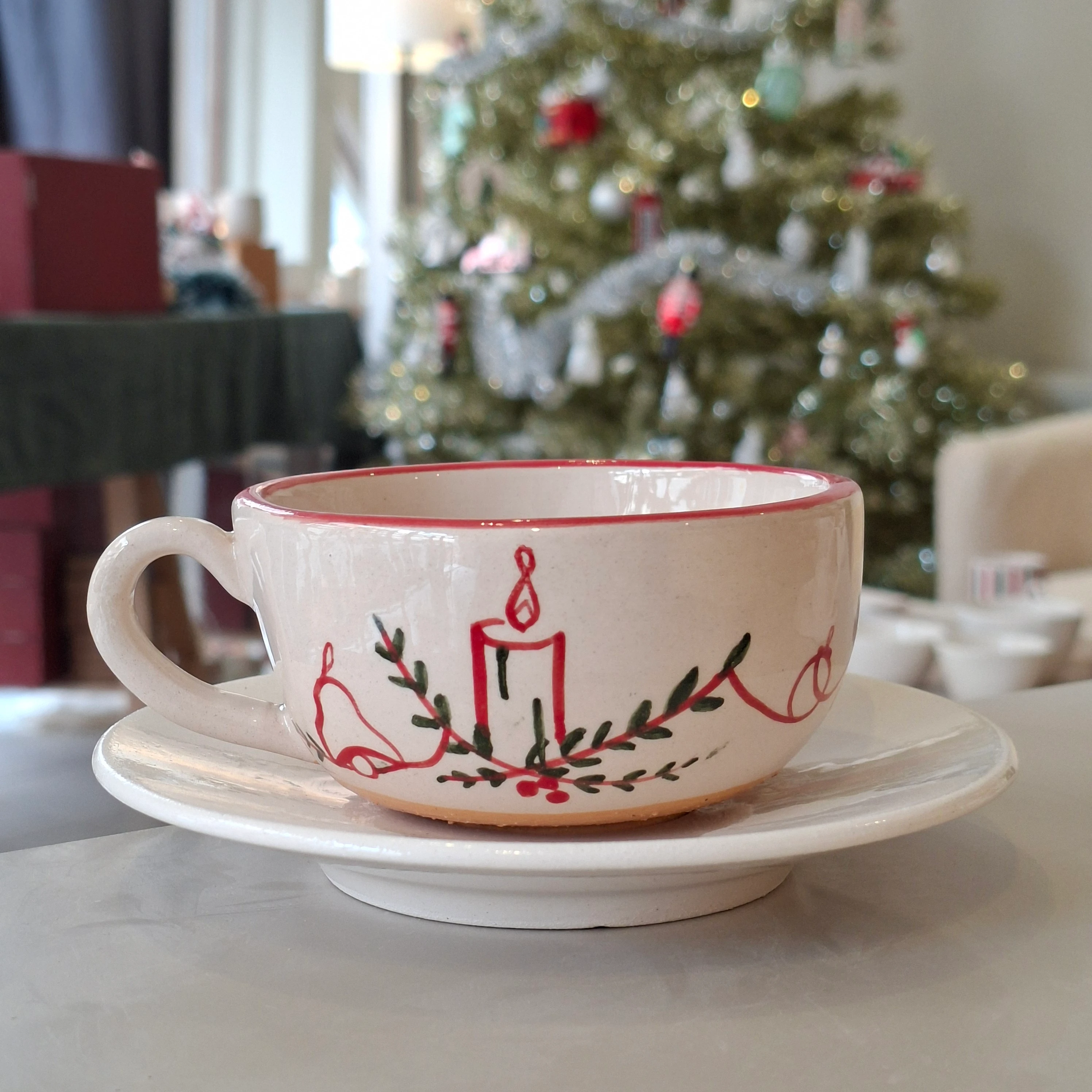 El yapımı seramik fincan happy new year