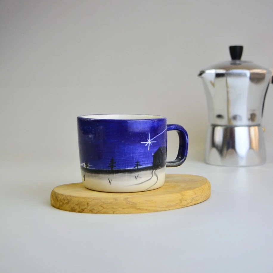 El yapımı seramik kupa ViLLAGE