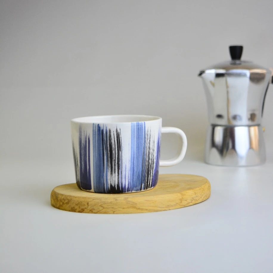 El yapımı seramik kupa BLUE