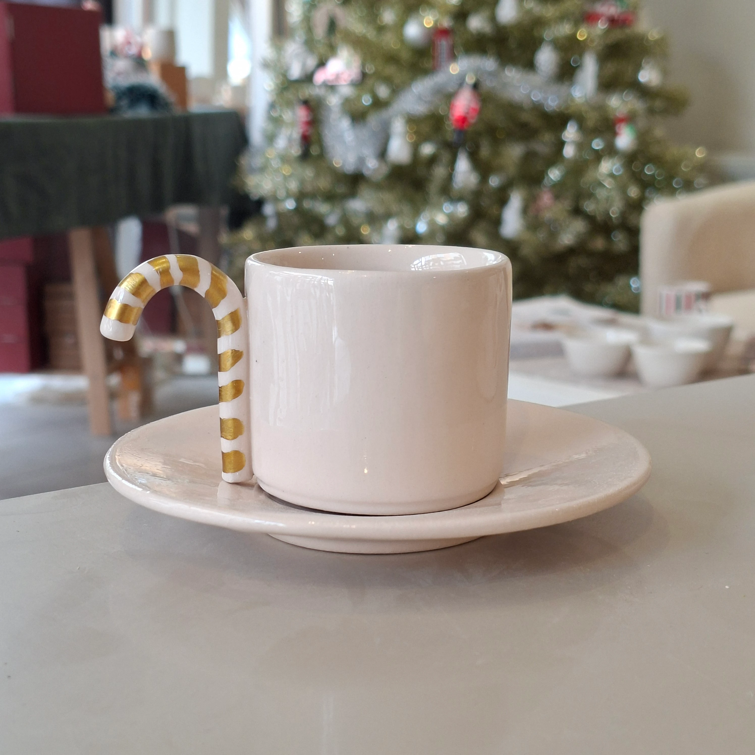 El yapımı seramik fincan altın şeker