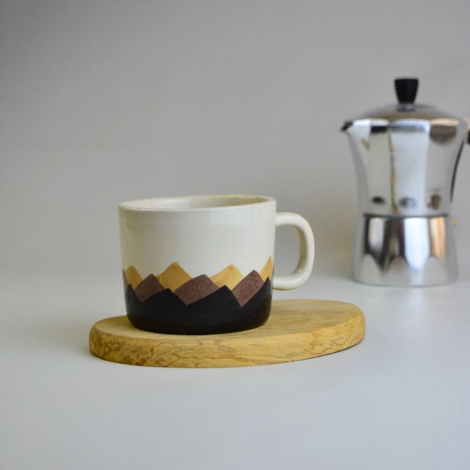 El yapımı seramik kupa HILL