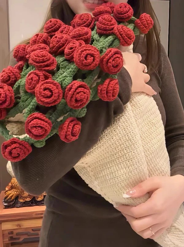 El Yapımı Kırmızı Gül Detaylı Şal ve Battaniye (100cm)