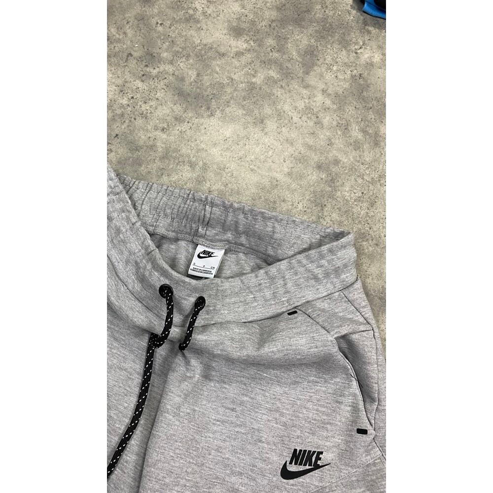 TECH FLEECE COMMANDO SHORT