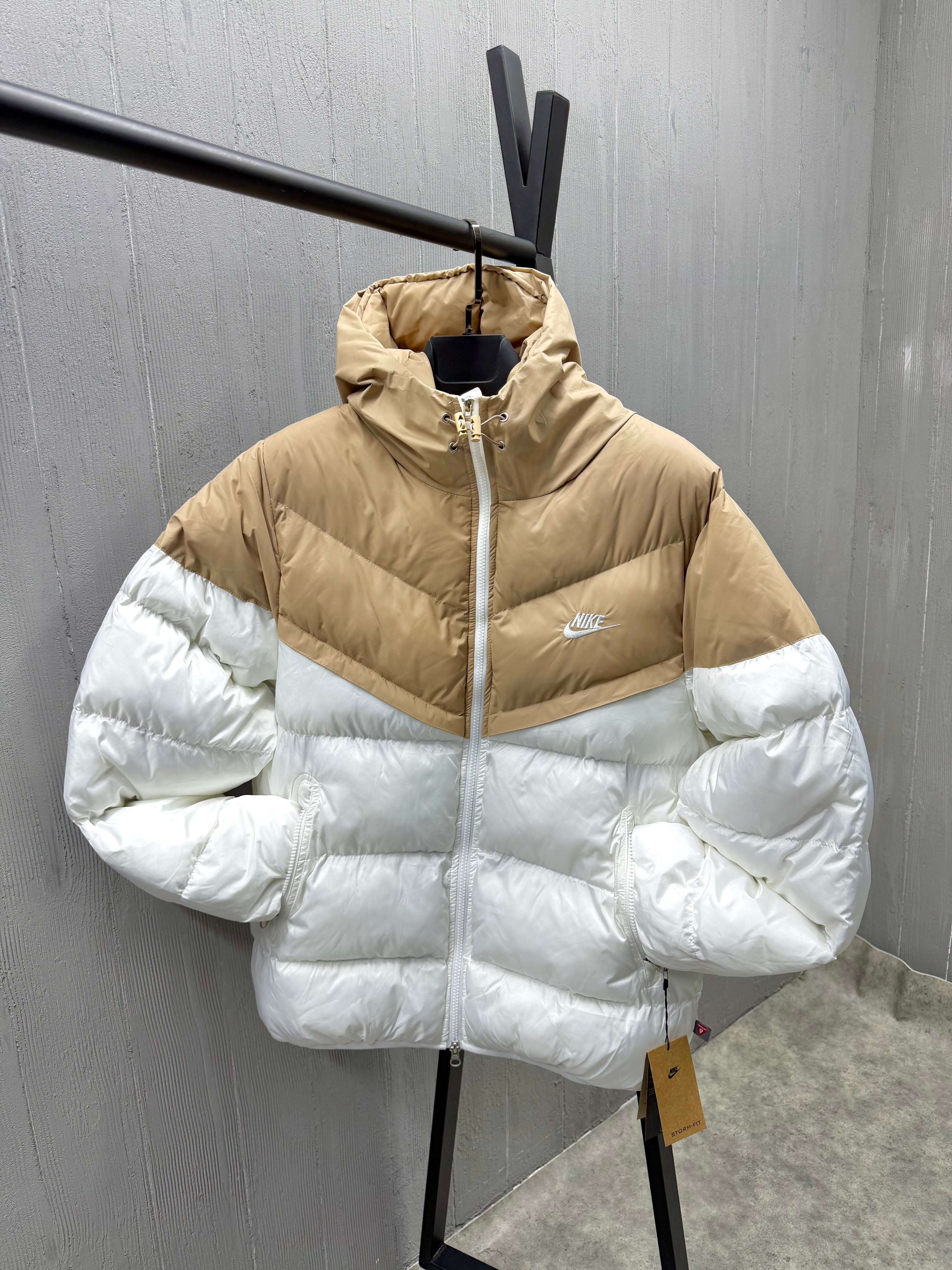 Nike Storm-FIT Premium Puffer Mont - Bej