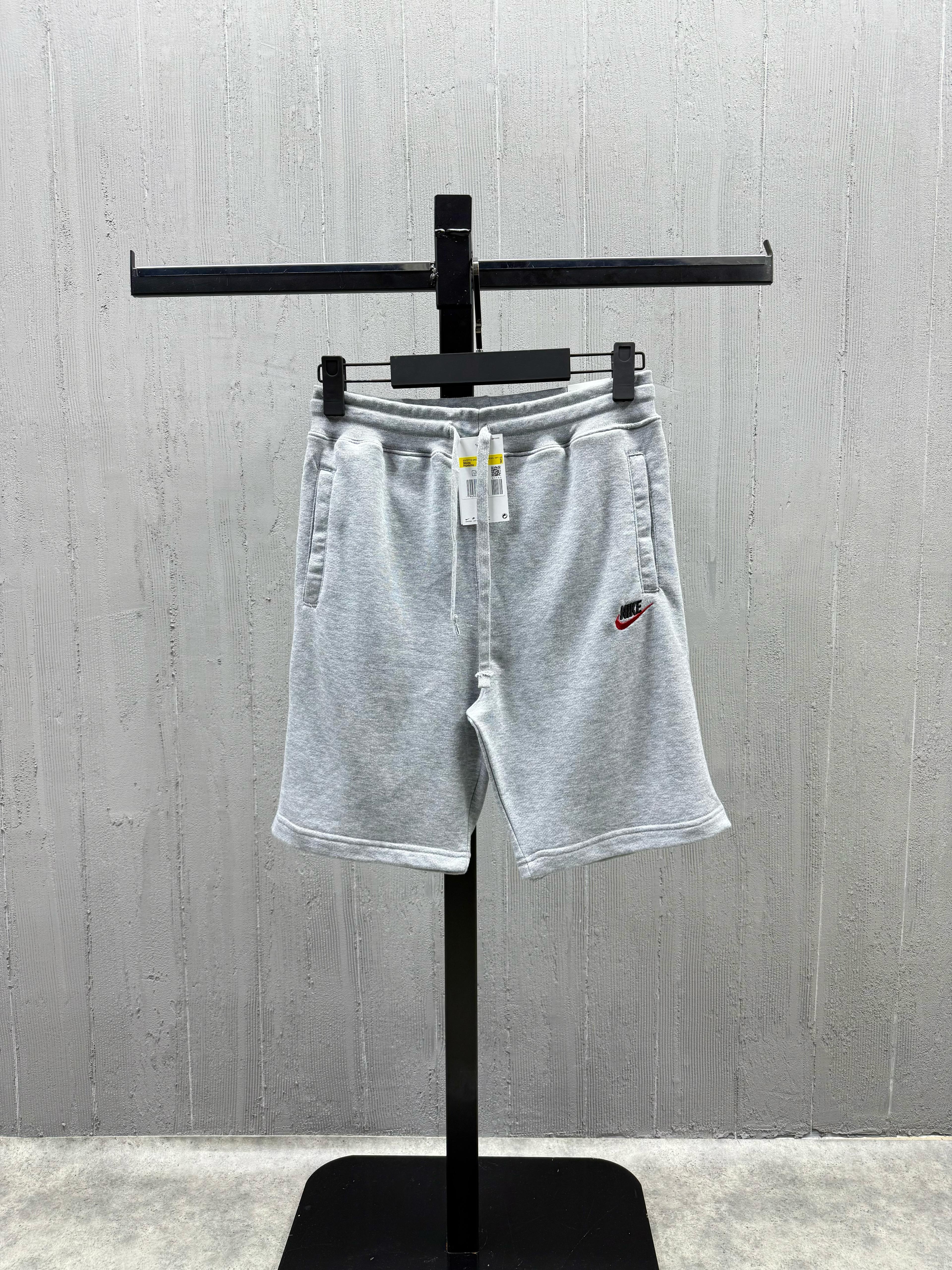 Dark Grey / Red