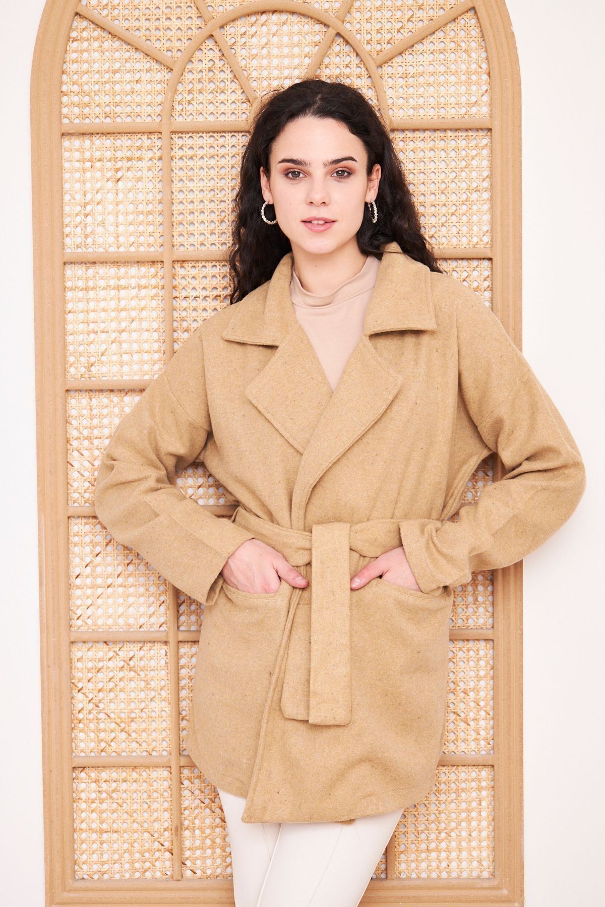 Kadın Kaşe Camel Cepli Kuşaklı Ceket Yaka Astarsız Kısa Oversize Salaş Kışlık Hırka Kaban 3296300