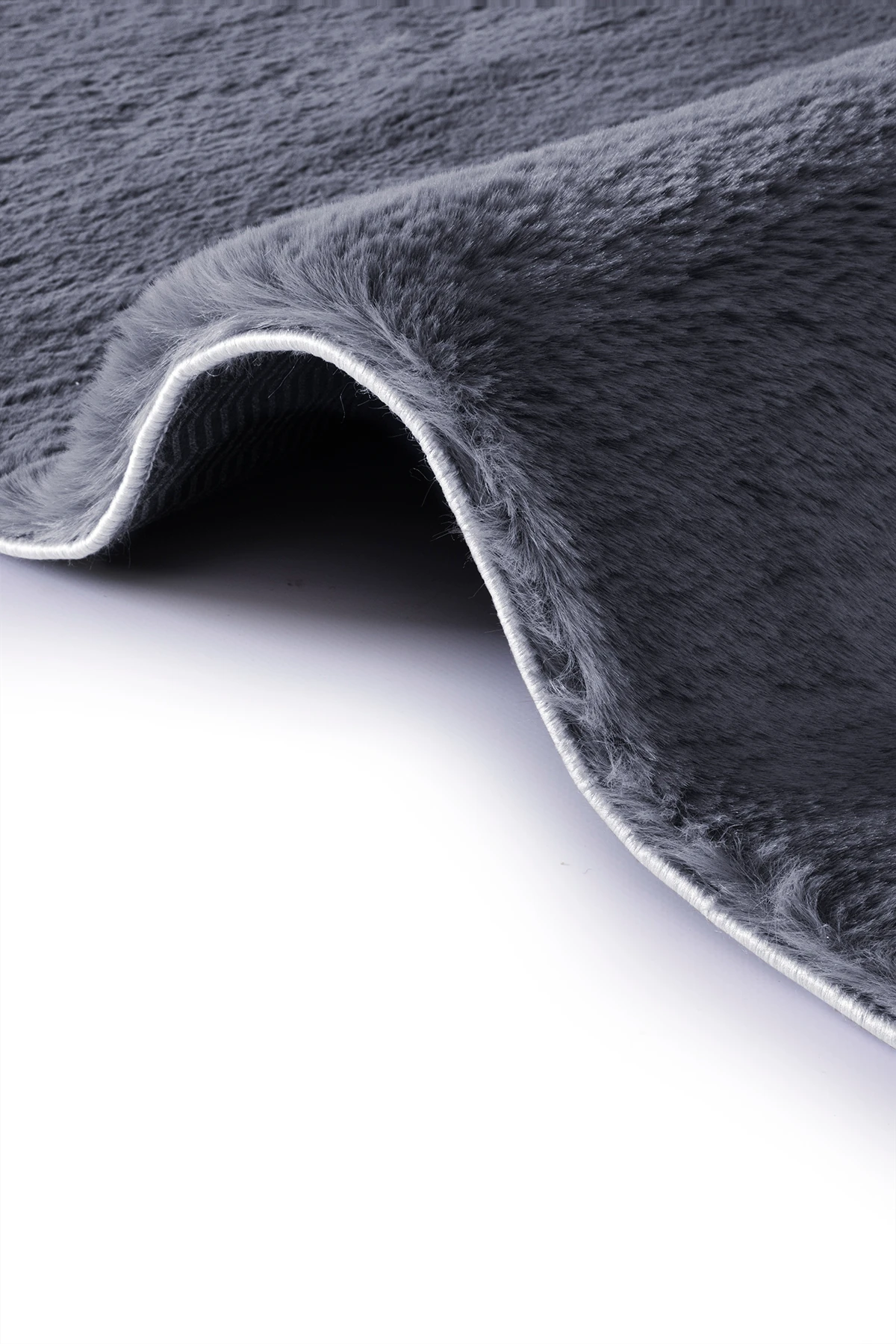 Antrasit Tavşan Tüyü Yumuşak Kaymaz Özel Taban Peluş Halı Yolluk