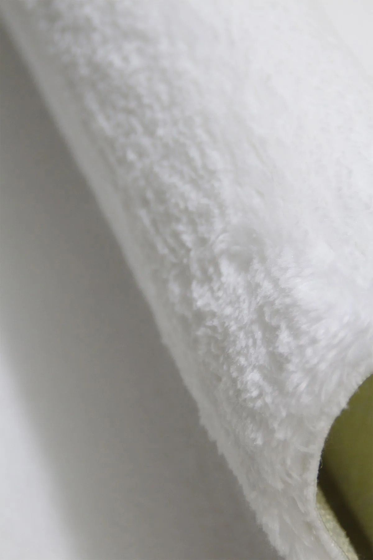 Oval Kesme Yolluk Kaymaz Taban Kalın Yumuşak Peluş Halı Özel Taban Beyaz