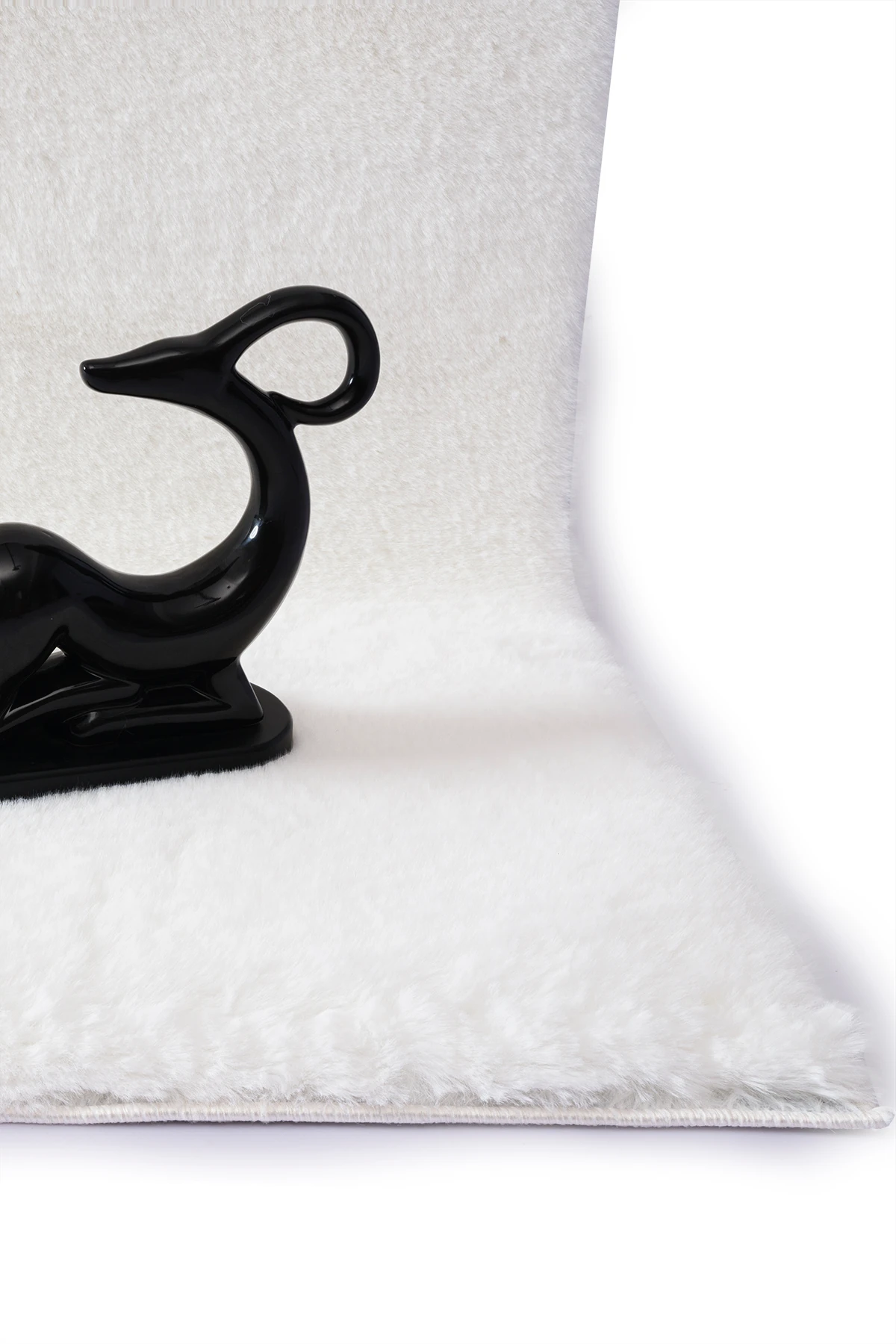 Krem Tavşan Tüyü Yumuşak Kaymaz Özel Taban Peluş Halı Yolluk