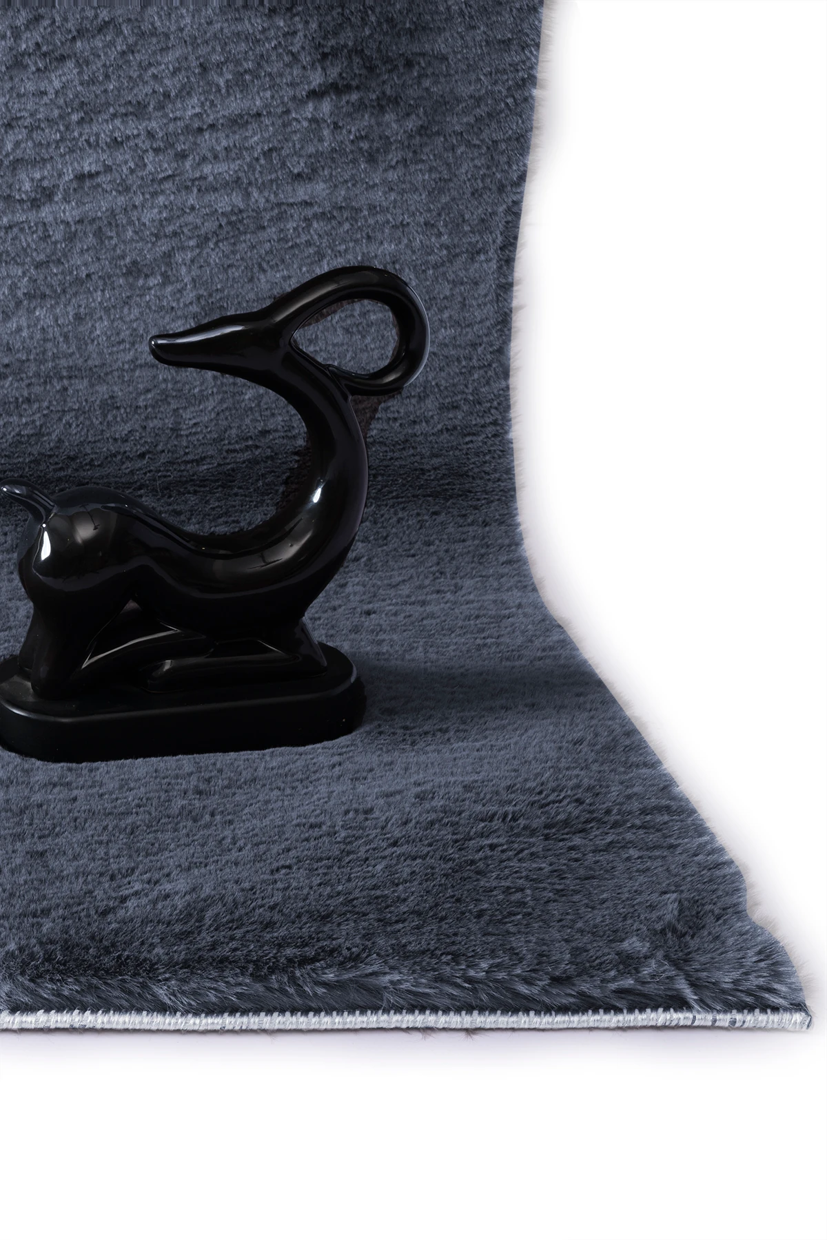 Antrasit Tavşan Tüyü Yumuşak Kaymaz Özel Taban Peluş Halı Yolluk