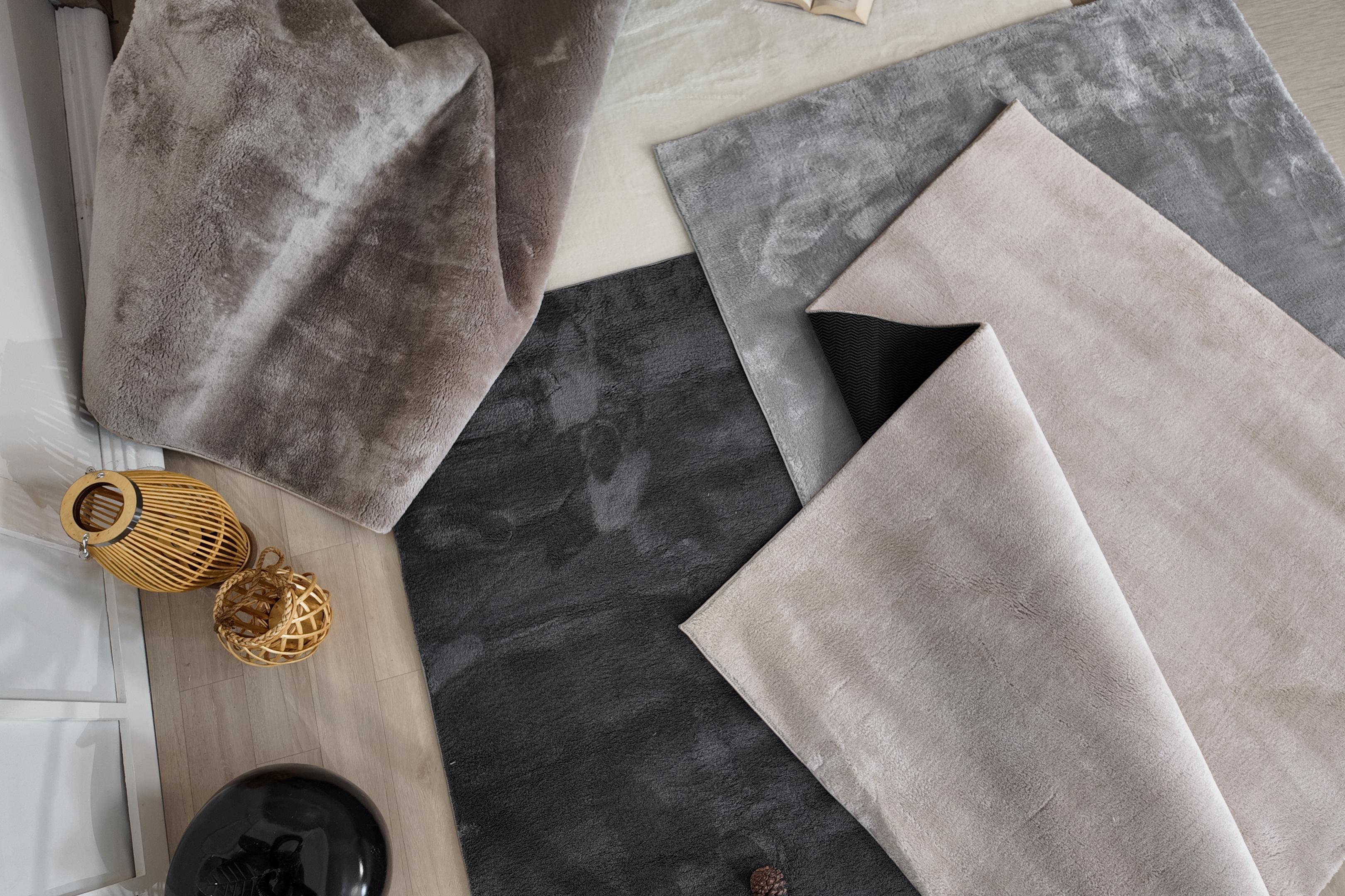 Antrasit Yumuşak  Kaymaz Özel Taban Peluş Halı Yolluk