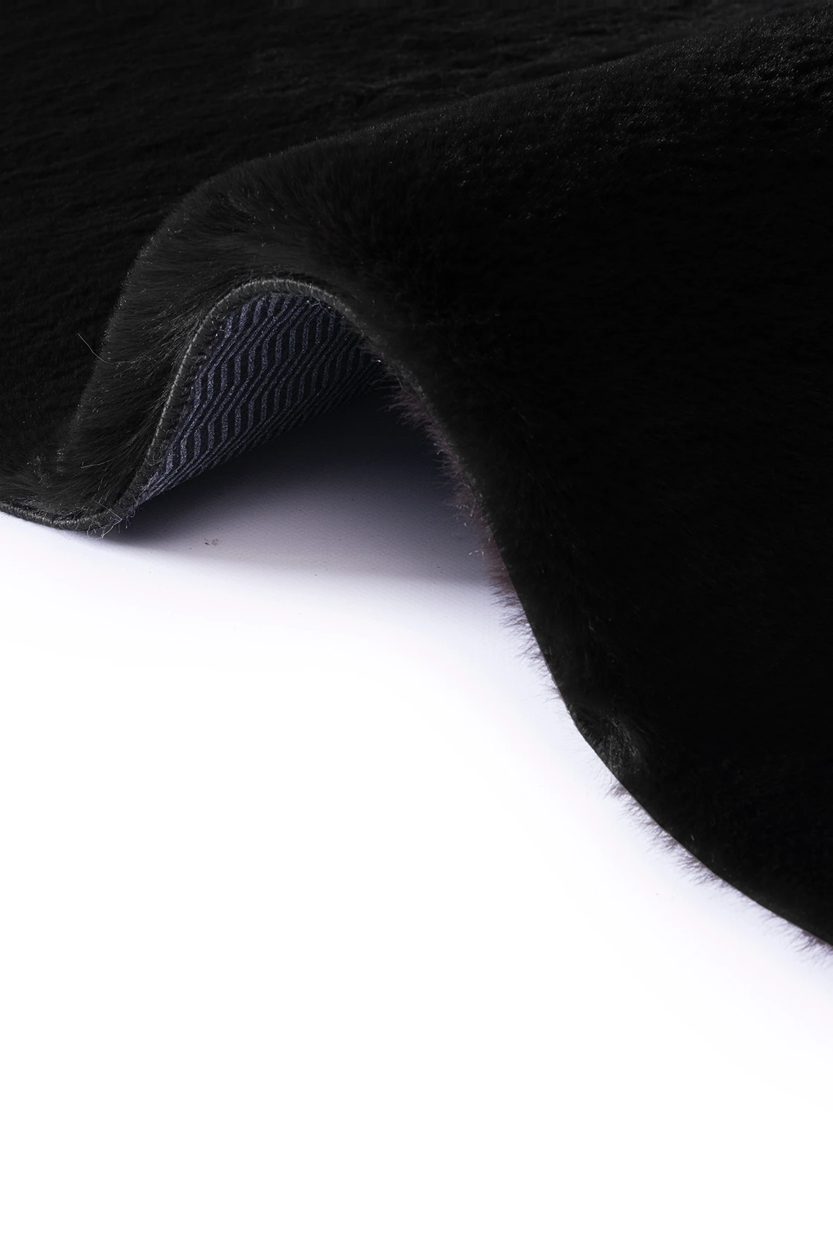 Siyah Tavşan Tüyü Yumuşak Kaymaz Özel Taban Peluş Halı Yolluk