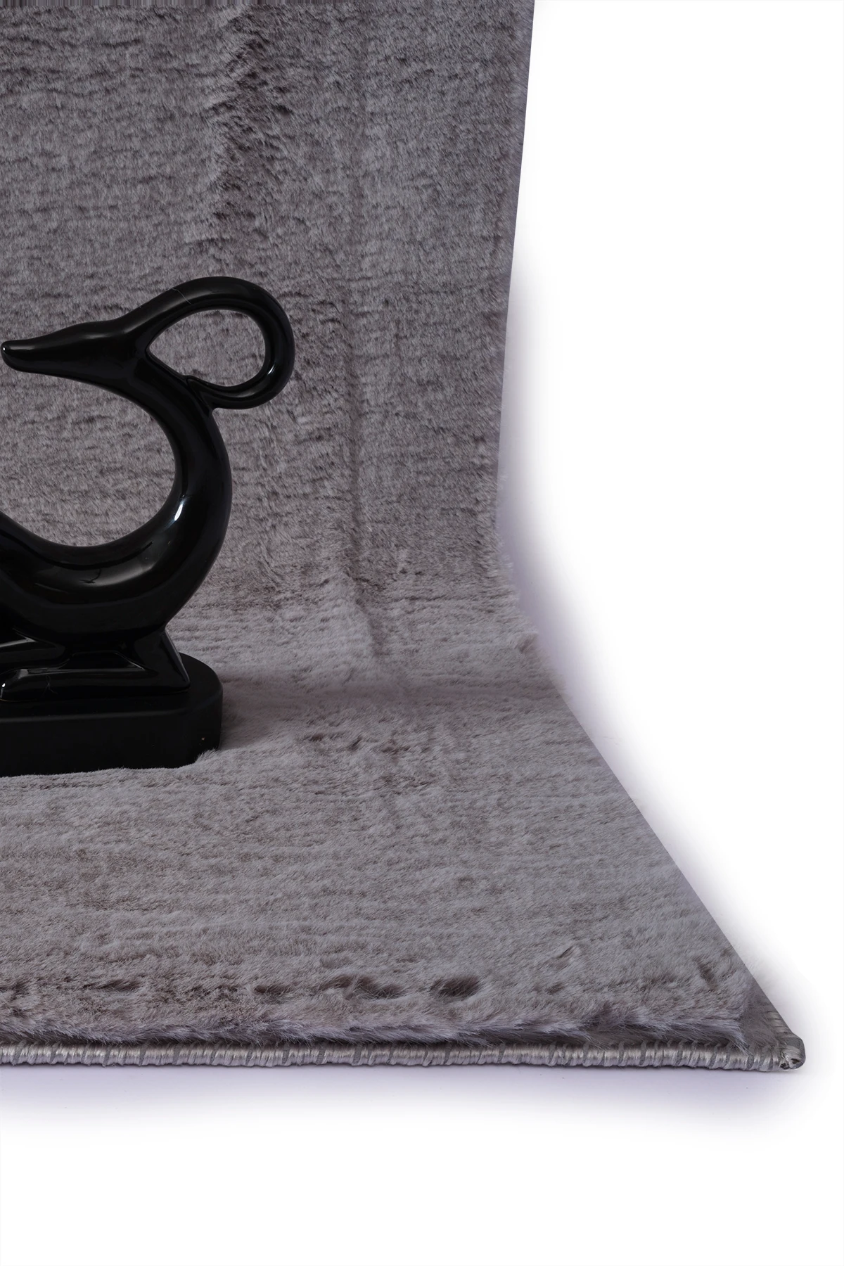 Gümüş Tavşan Tüyü Yumuşak Kaymaz Özel Taban Peluş Halı Yolluk