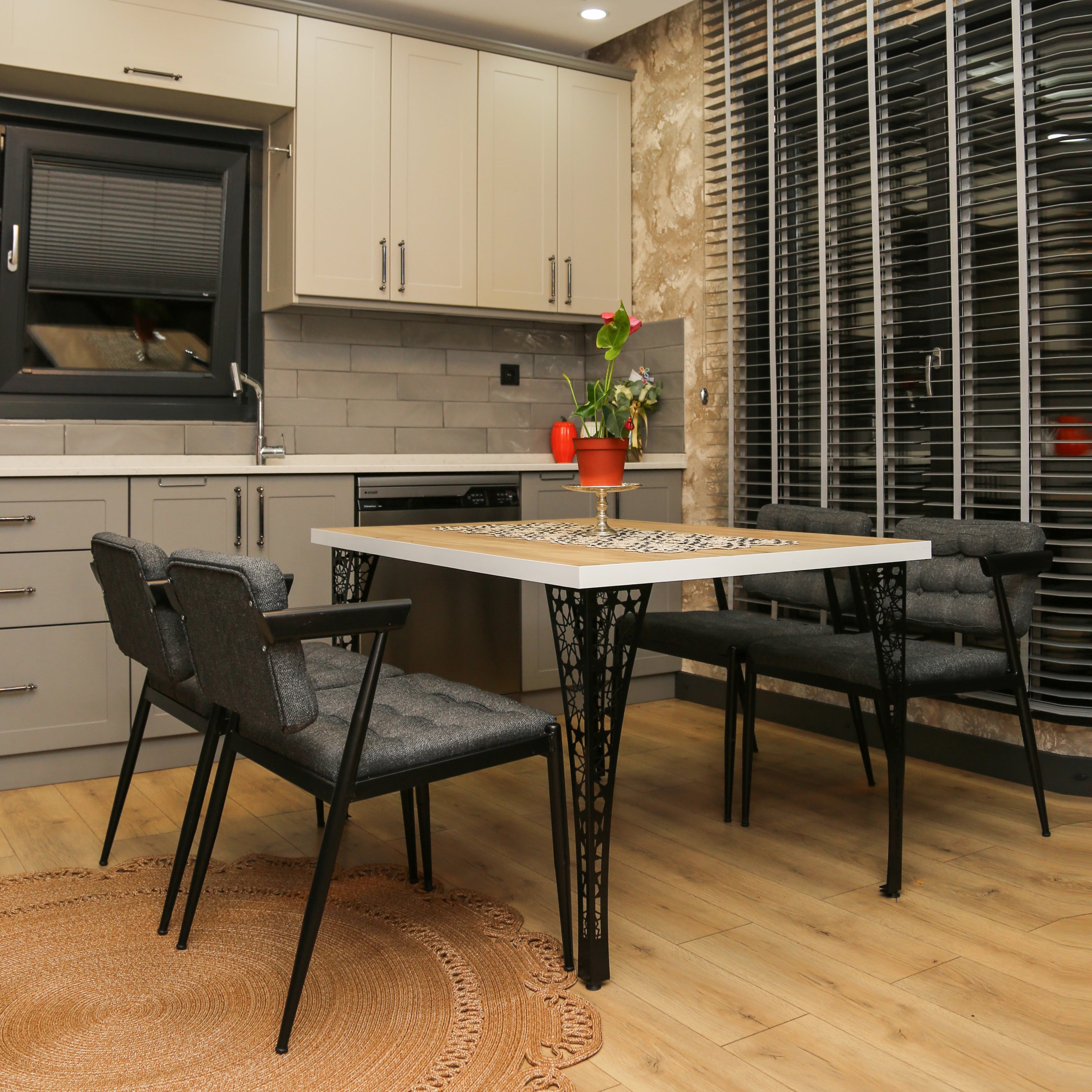 ZMT Design Dekoratif Kesim Metal Masa