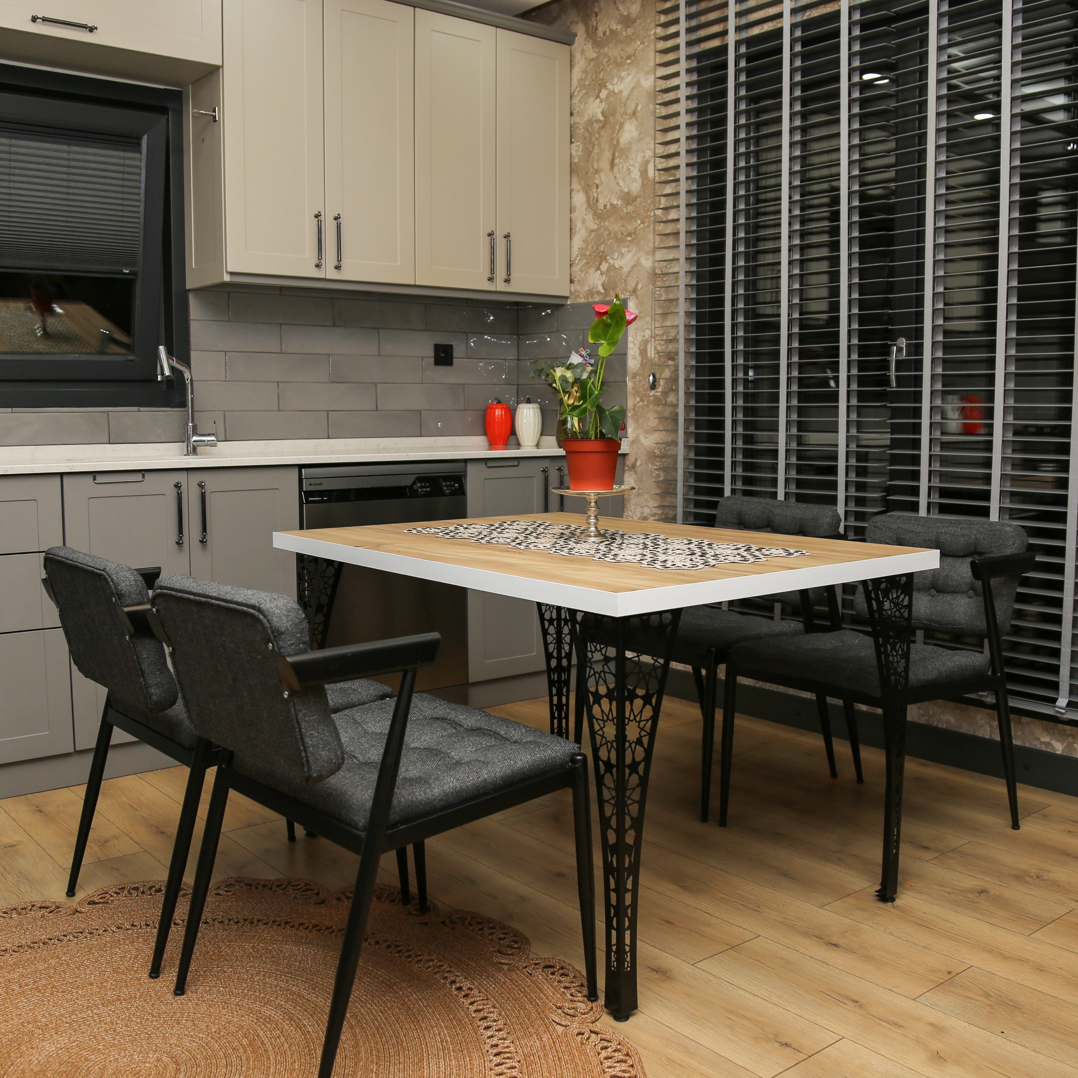 ZMT Design Dekoratif Kesim Metal Masa