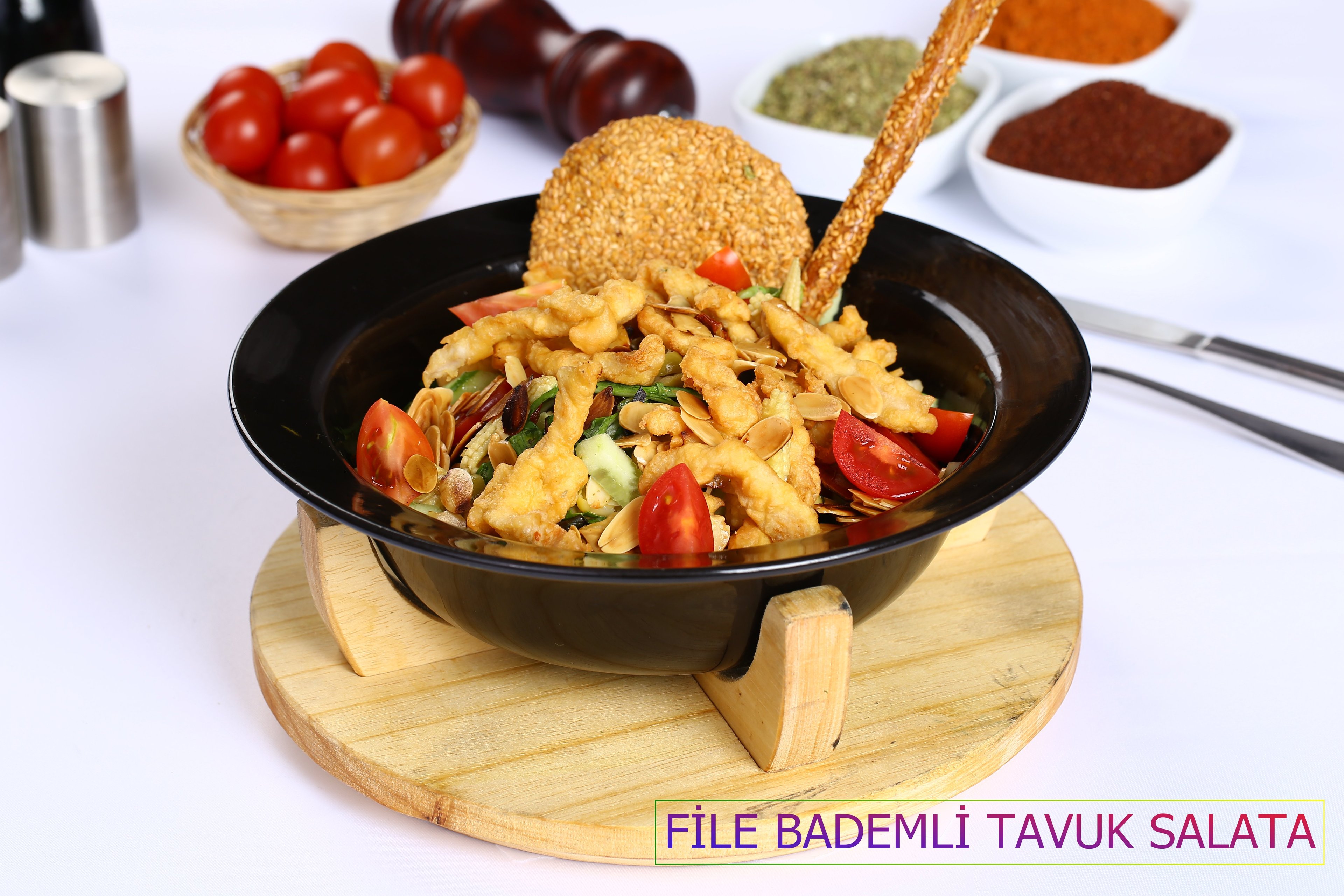 File Bademli Tavuklu Salata