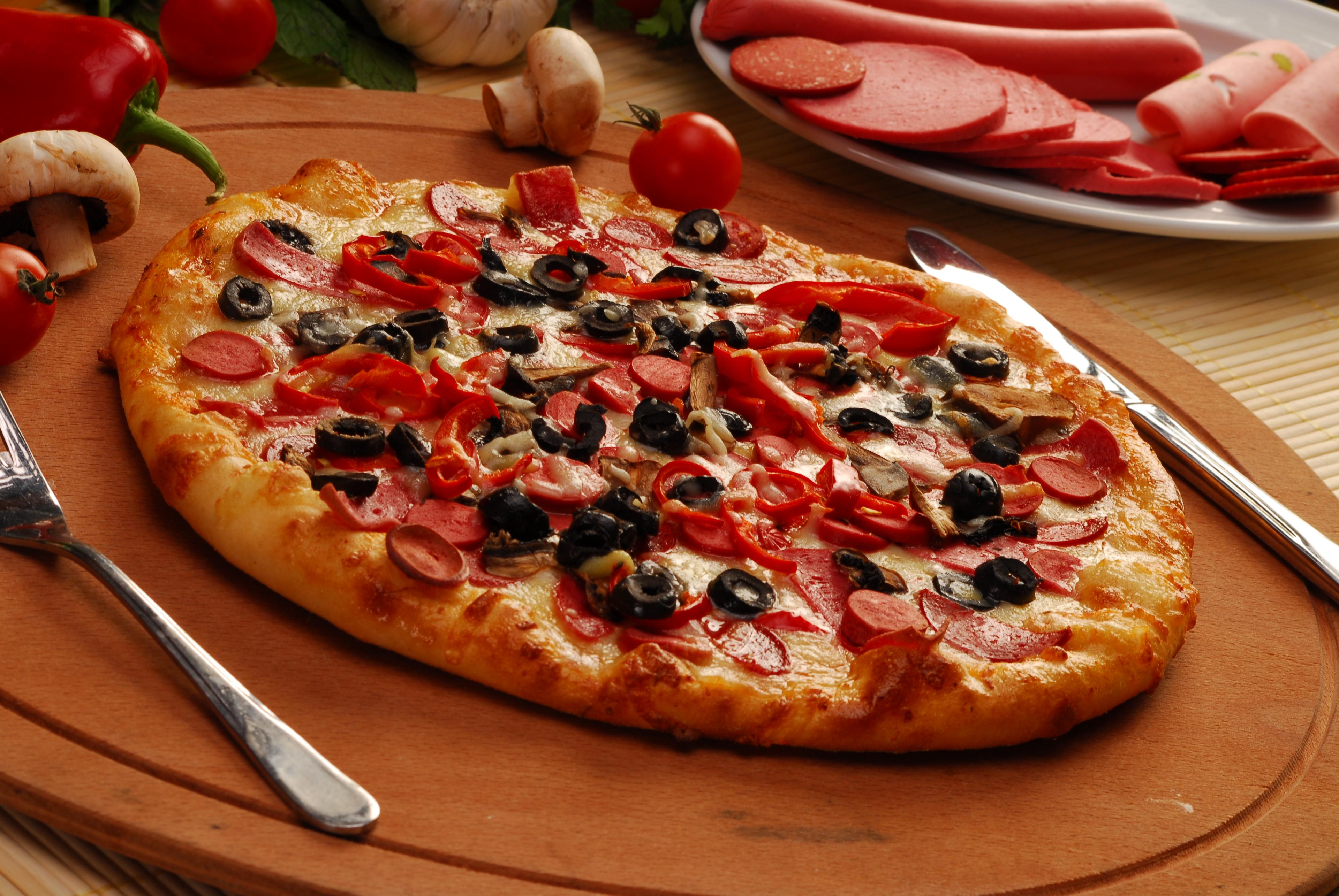 Sosisli Pizza ( 8 dilim )