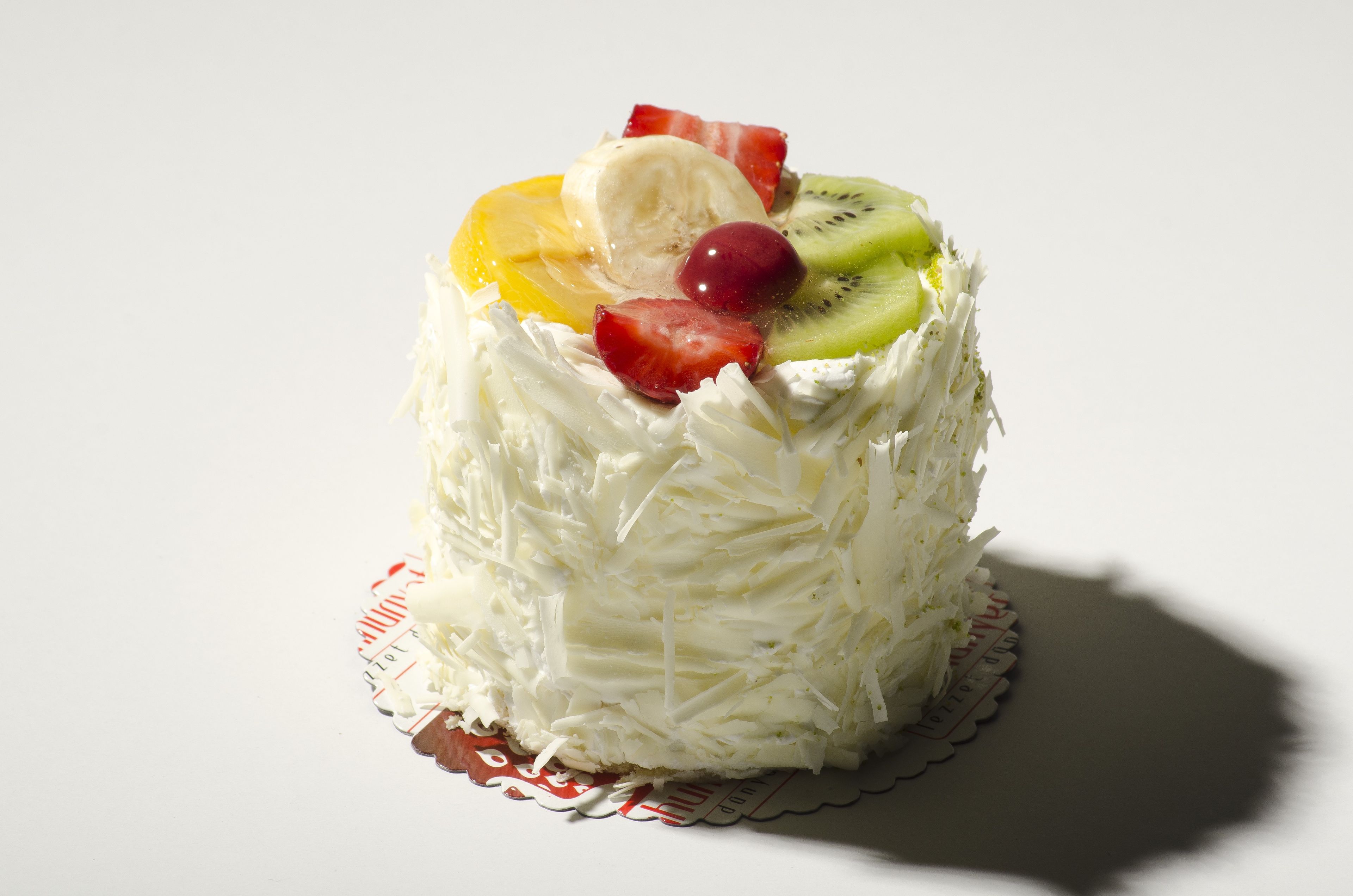 Beyaz Çikolatalı Meyveli Pasta (Dilim)