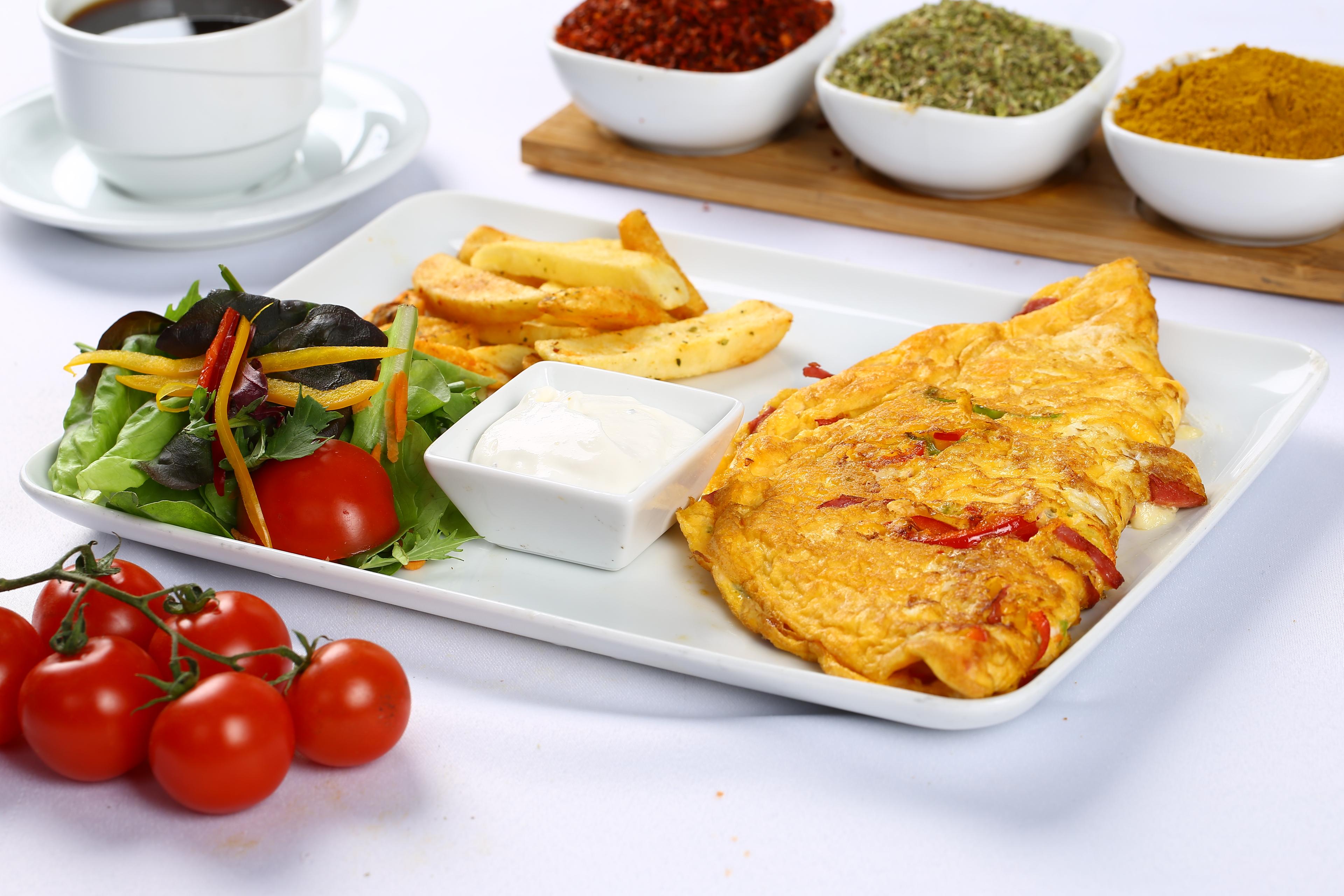 Sucuklu Sosisli Omlet