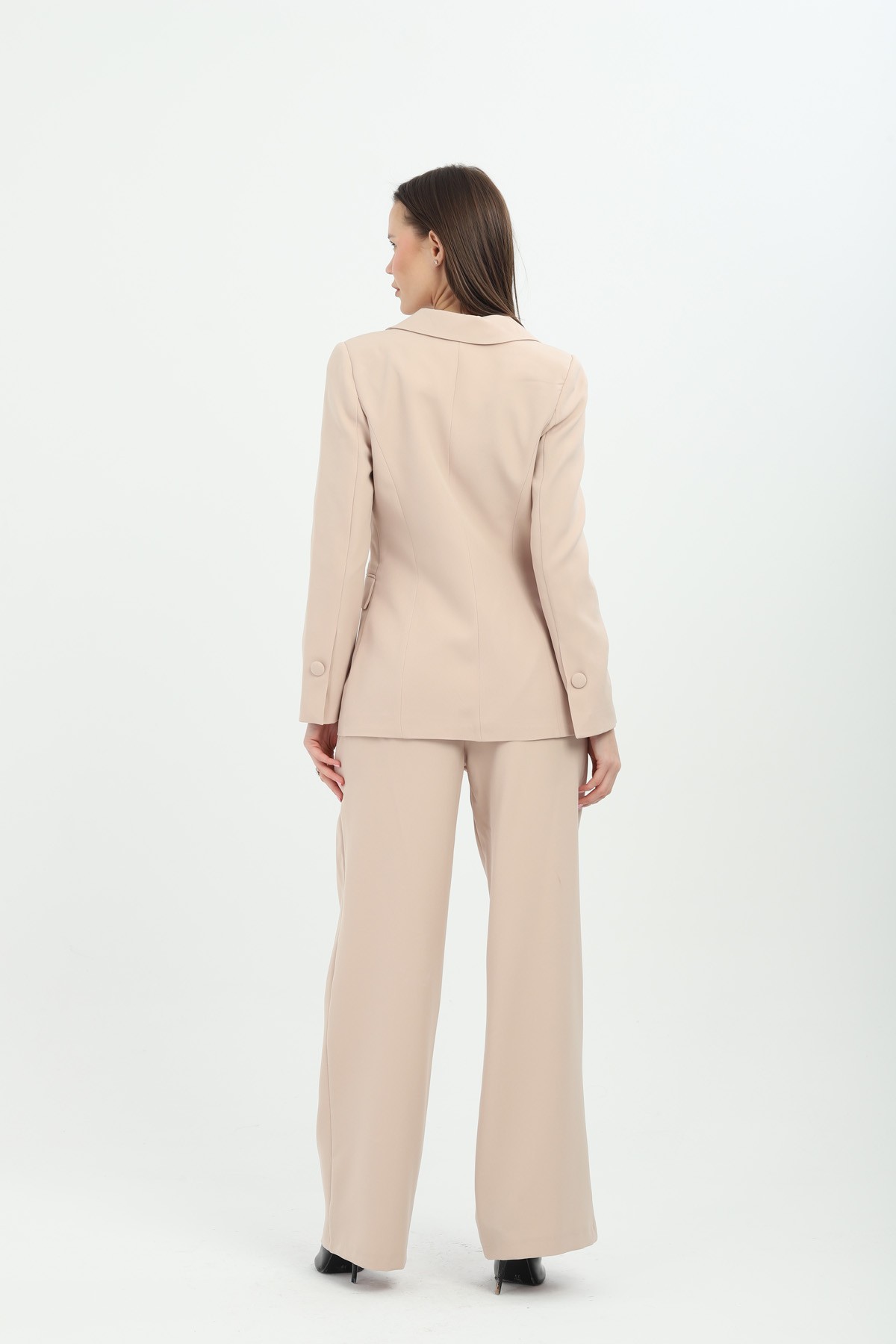 Klasik ve Modern Büyük Beden Bej Blazer Takım