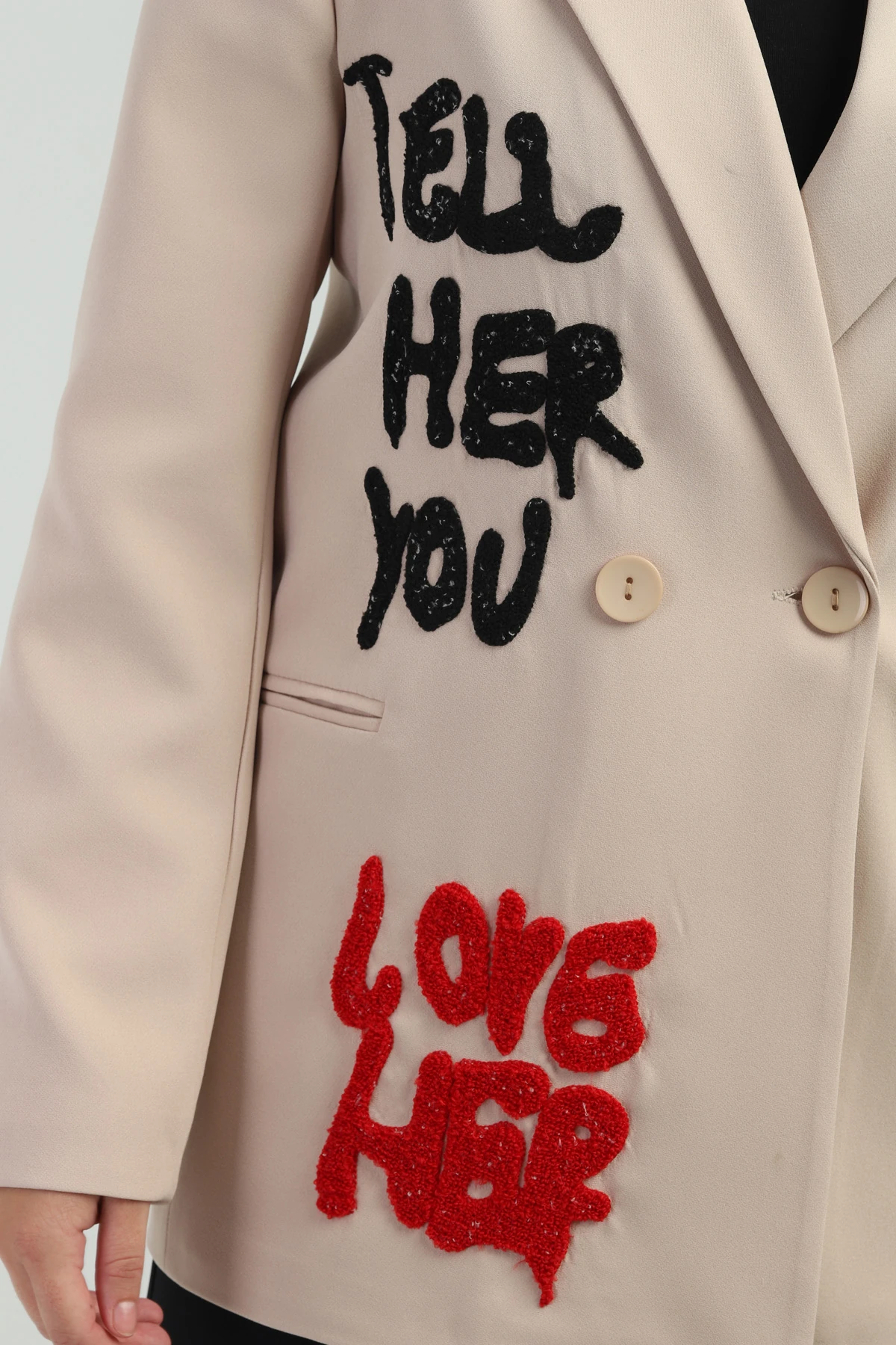 Çift Düğmeli Kruvaze Nakışlı Bej Kadın Ceket