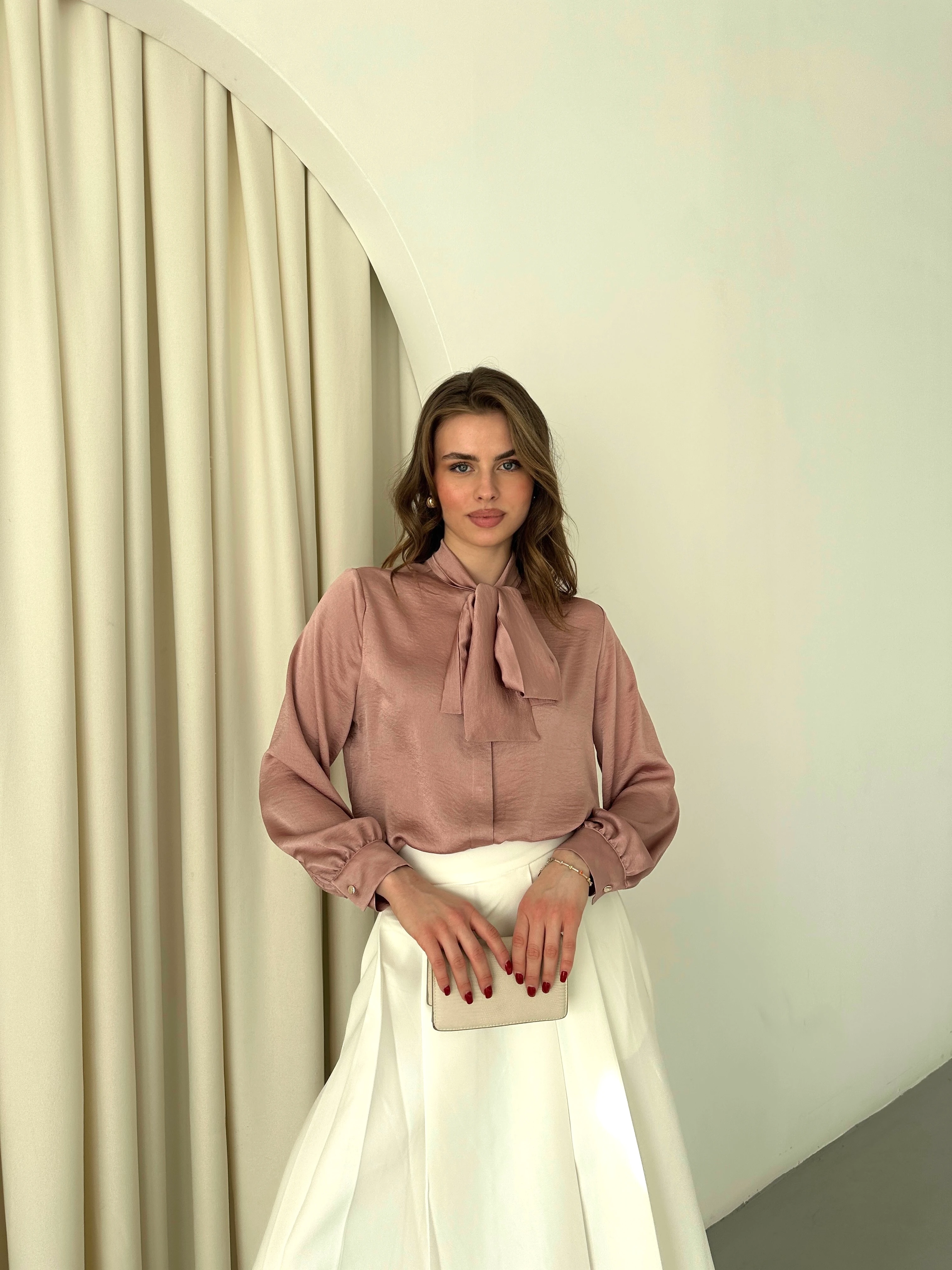 Kadın Fiyonklu Saten Düz Klasik Gömlek - Koyu Pudra