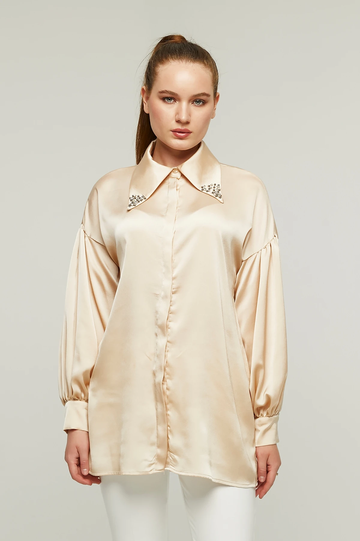 Kadın Yakası Taşlı Saten Gömlek - Bej