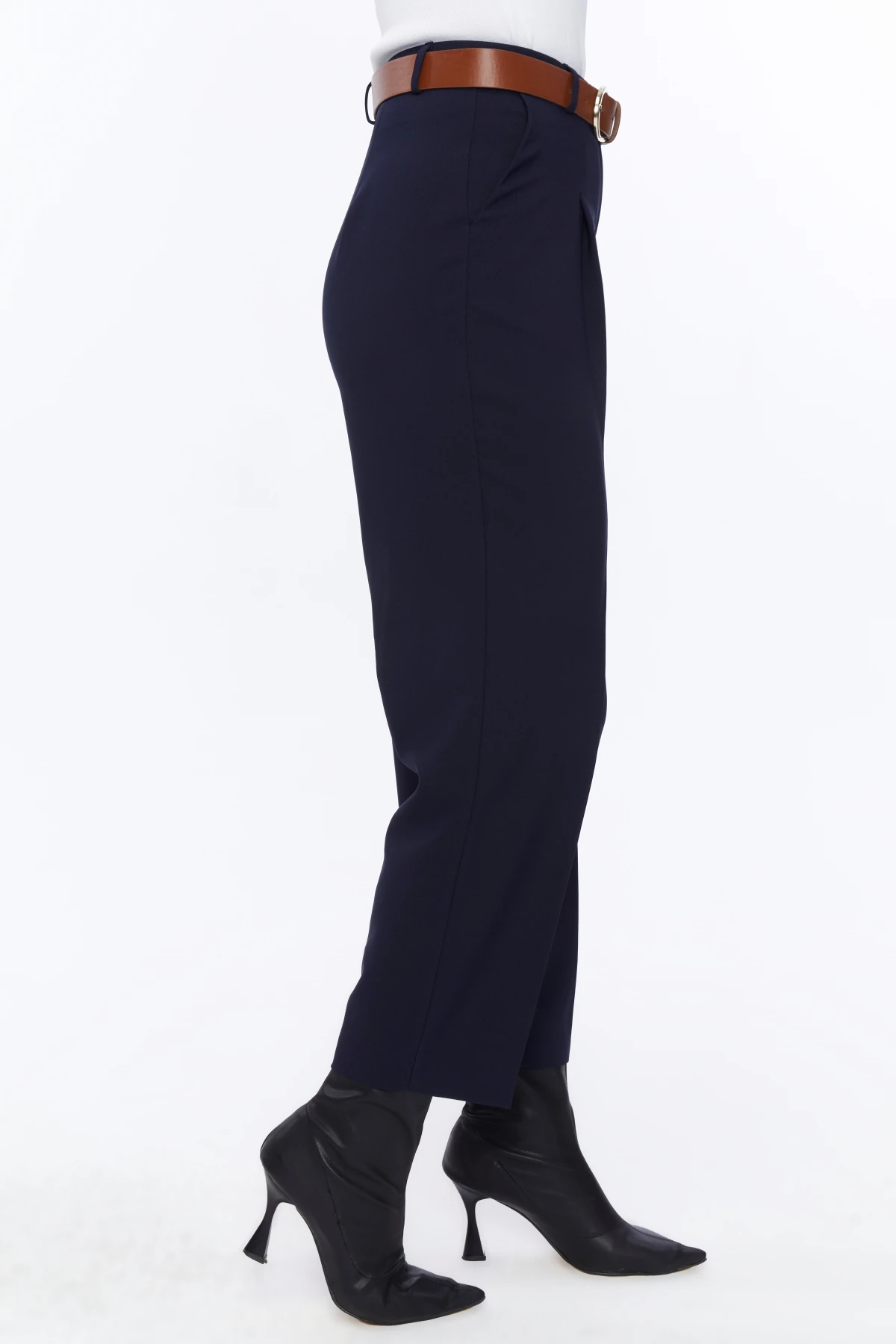 Kadın Kemerli Bilek Boy Kumaş Pantolon