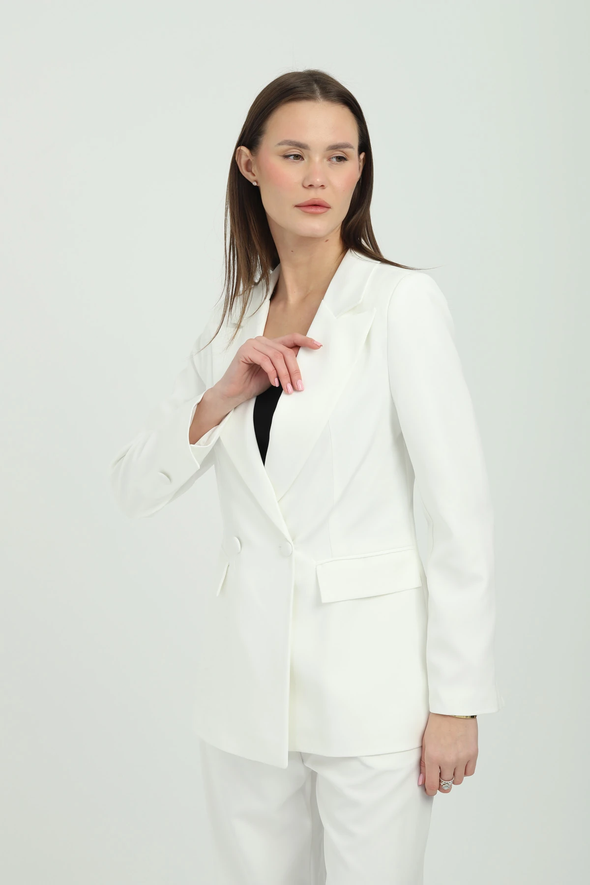 İki Düğmeli Beyaz Kruvaze Ceket