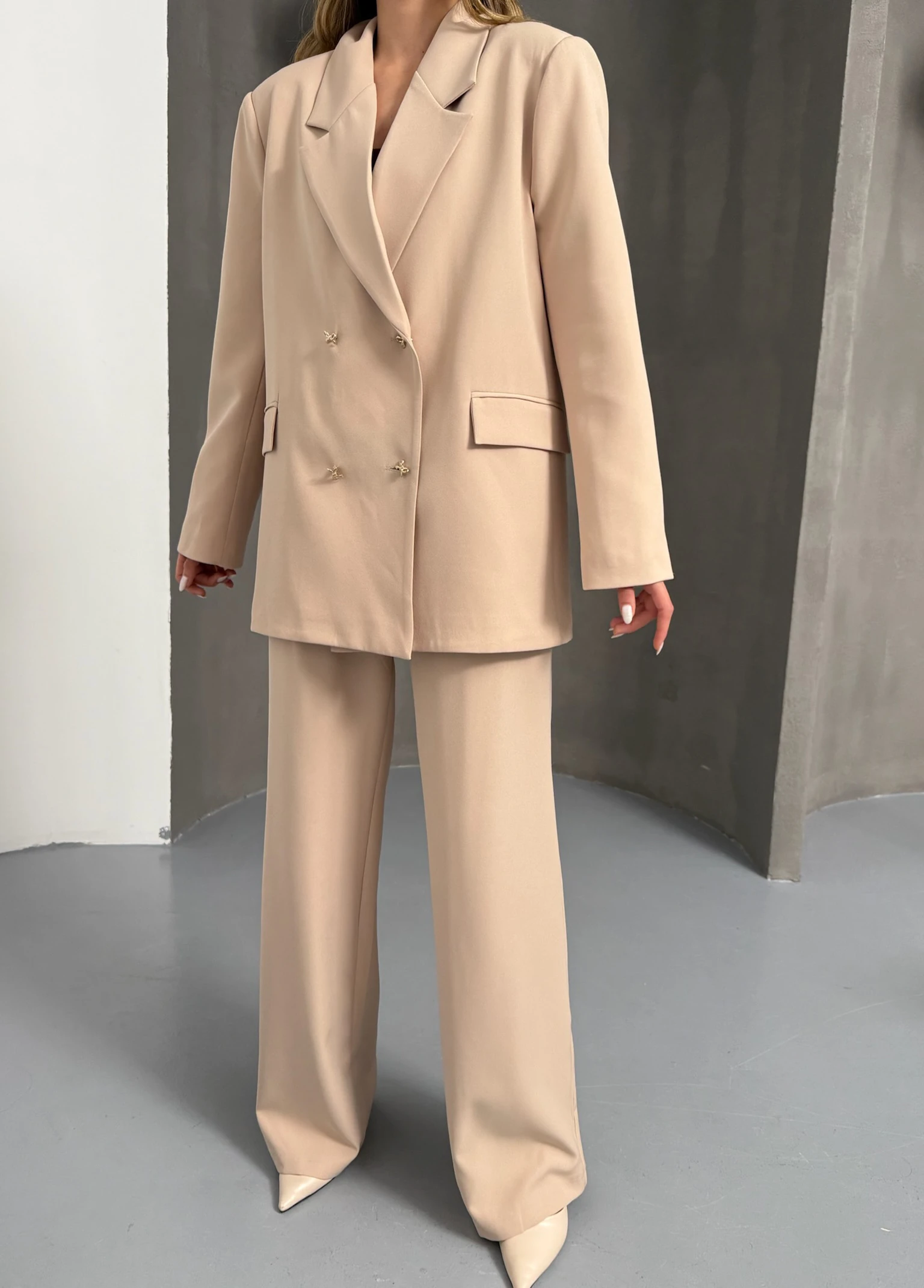 Kelebek Düğmeli Oversize Bej Kruvaze Ceket