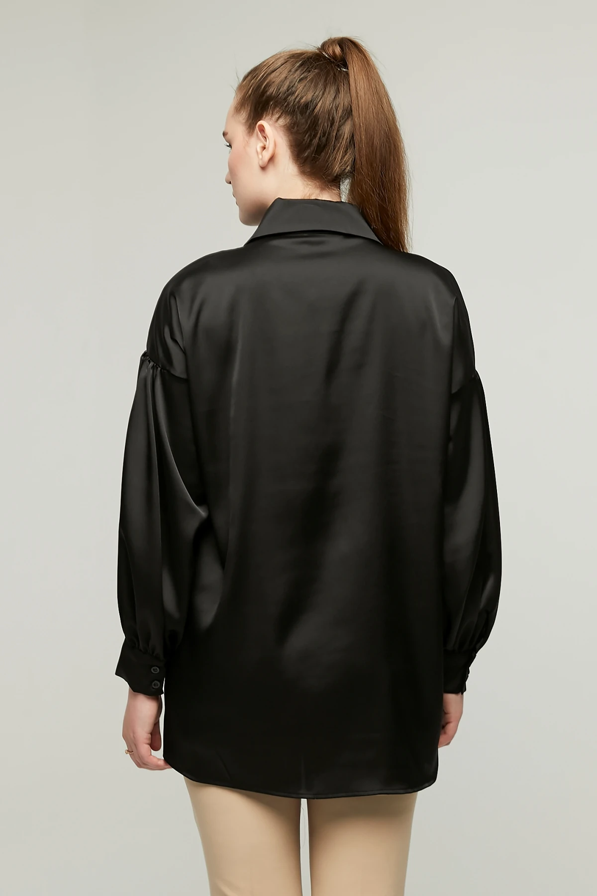 Kadın Yakası Taşlı Saten Gömlek