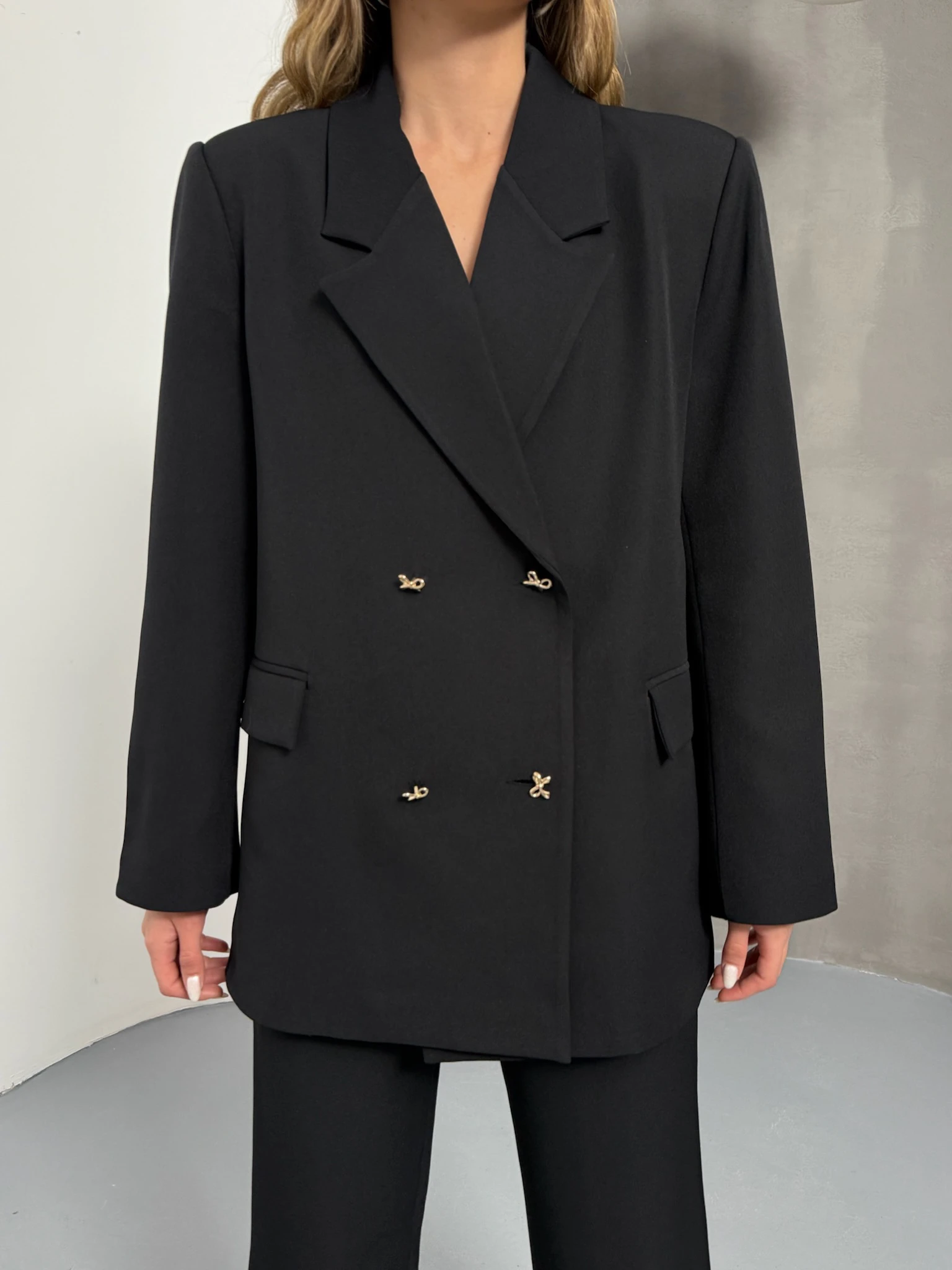 Kelebek Düğmeli Oversize Siyah Kruvaze Ceket