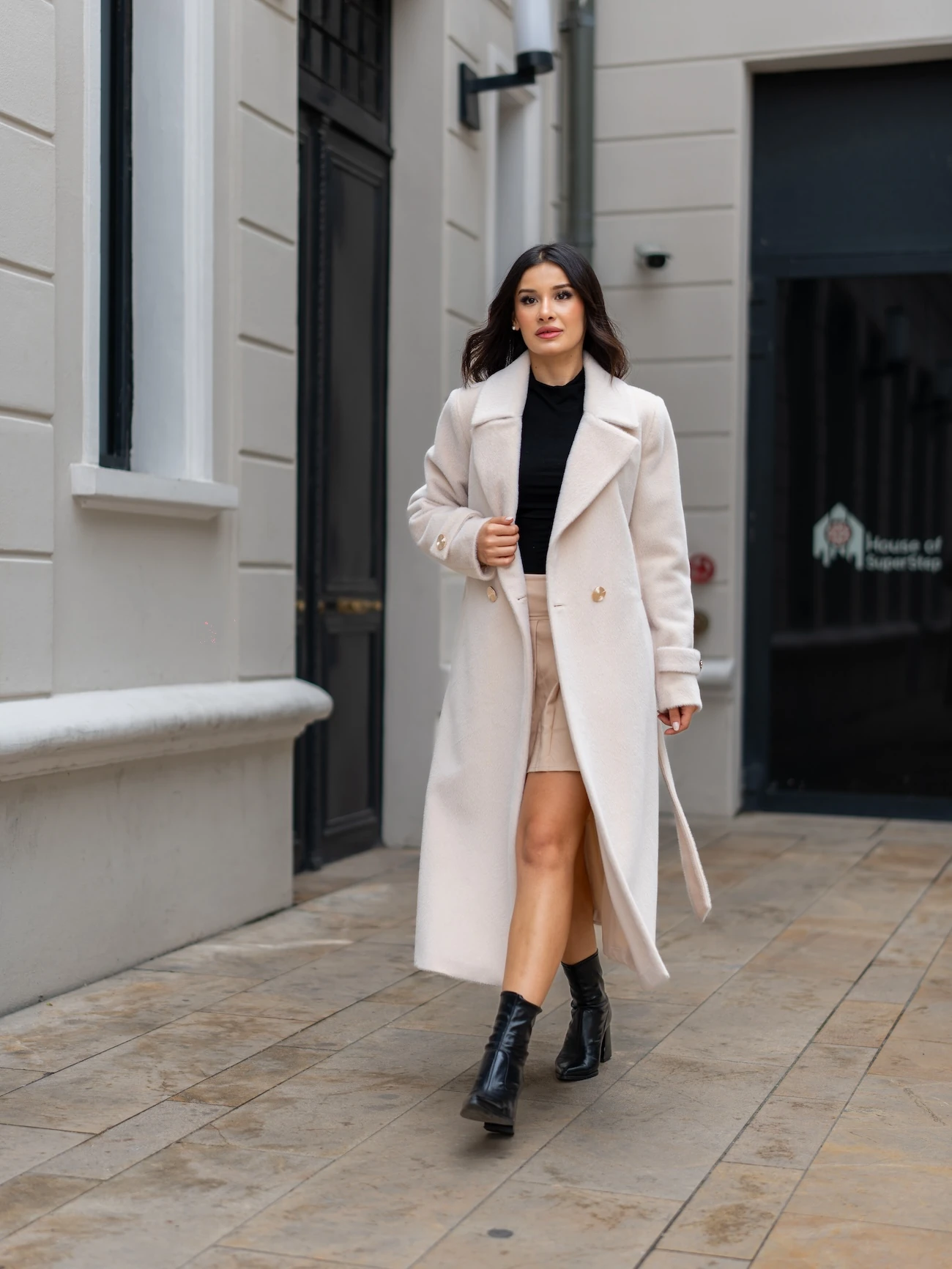 Kadın Kuşaklı Fox Kürk Kaşe Kaban - Bej