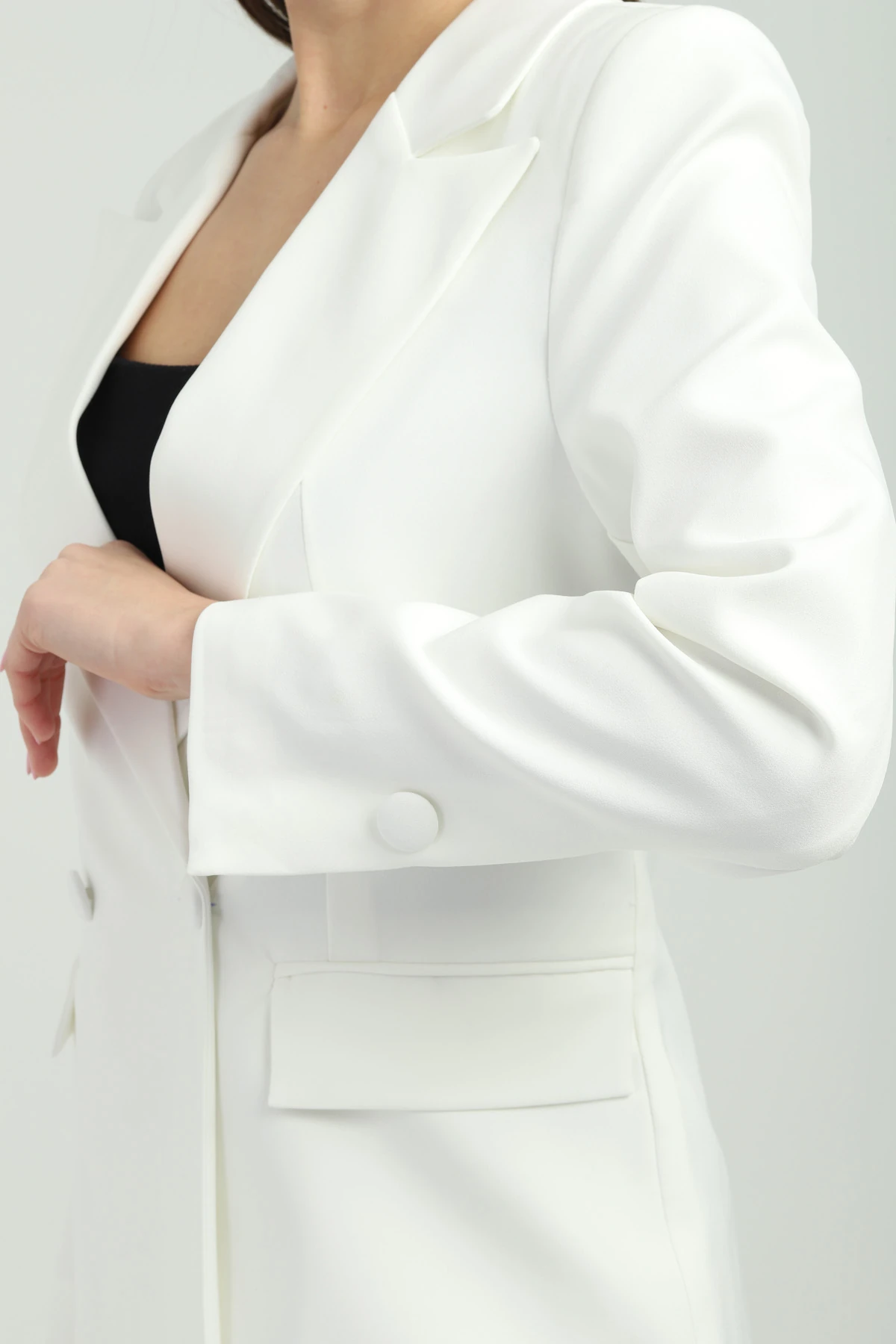 Klasik ve Modern Beyaz Kruvaze Takım