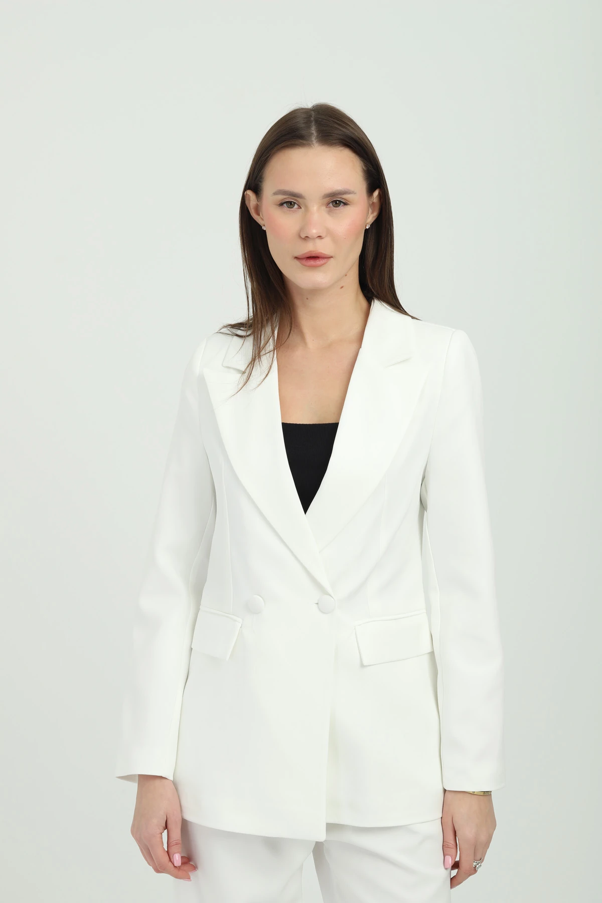 Klasik ve Modern Büyük Beden Beyaz Kruvaze Takım