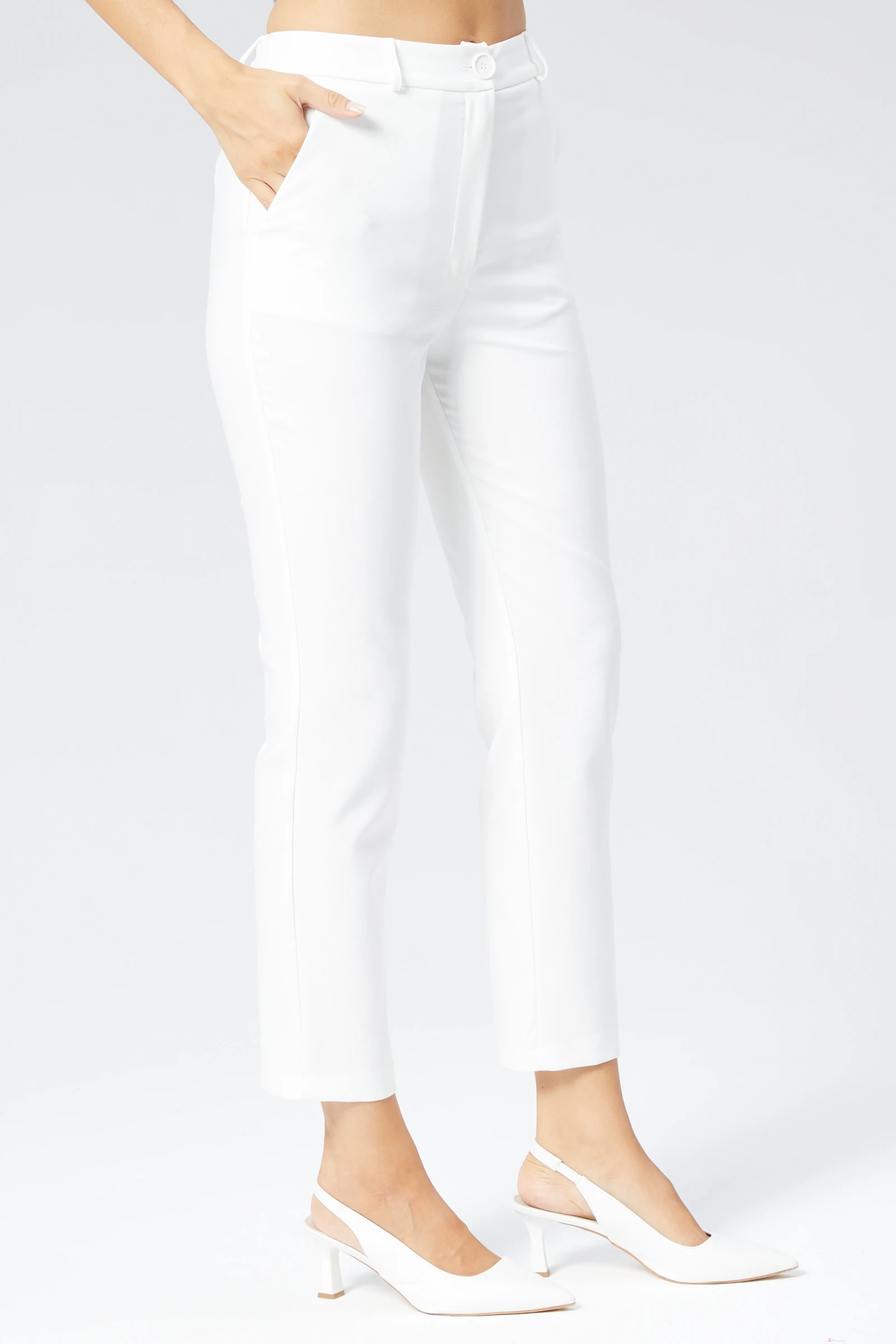 Kadın Klasik Dar Paça Bilek Boy Havuç Pantolon - Ekru