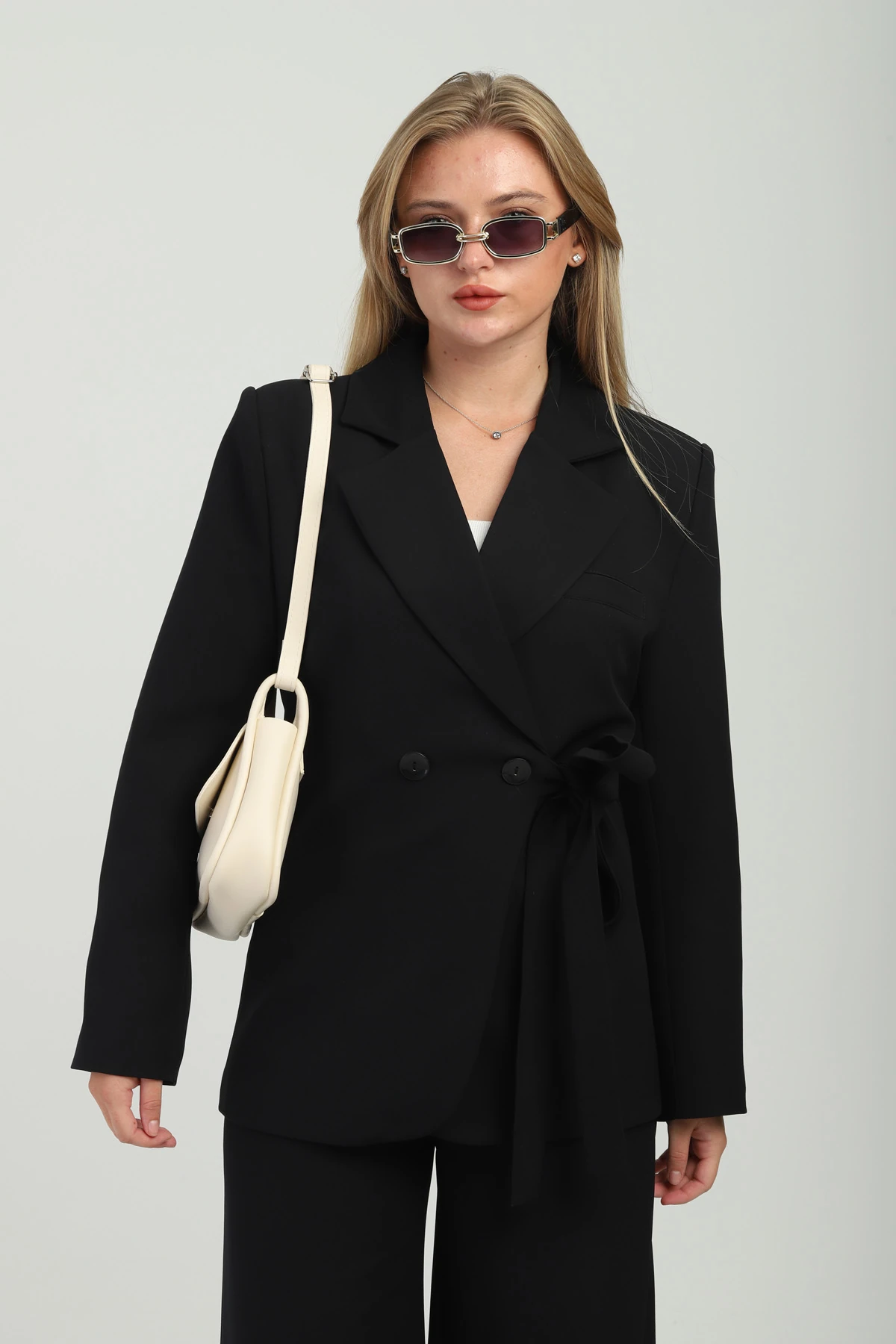 Çift Düğmeli Yandan Bağlamalı Kruvaze Siyah Kadın Takım