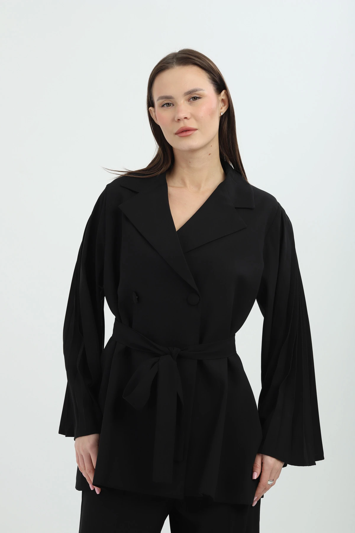 Bel Bağlamalı Piliseli Kol Siyah Kruvaze Takım