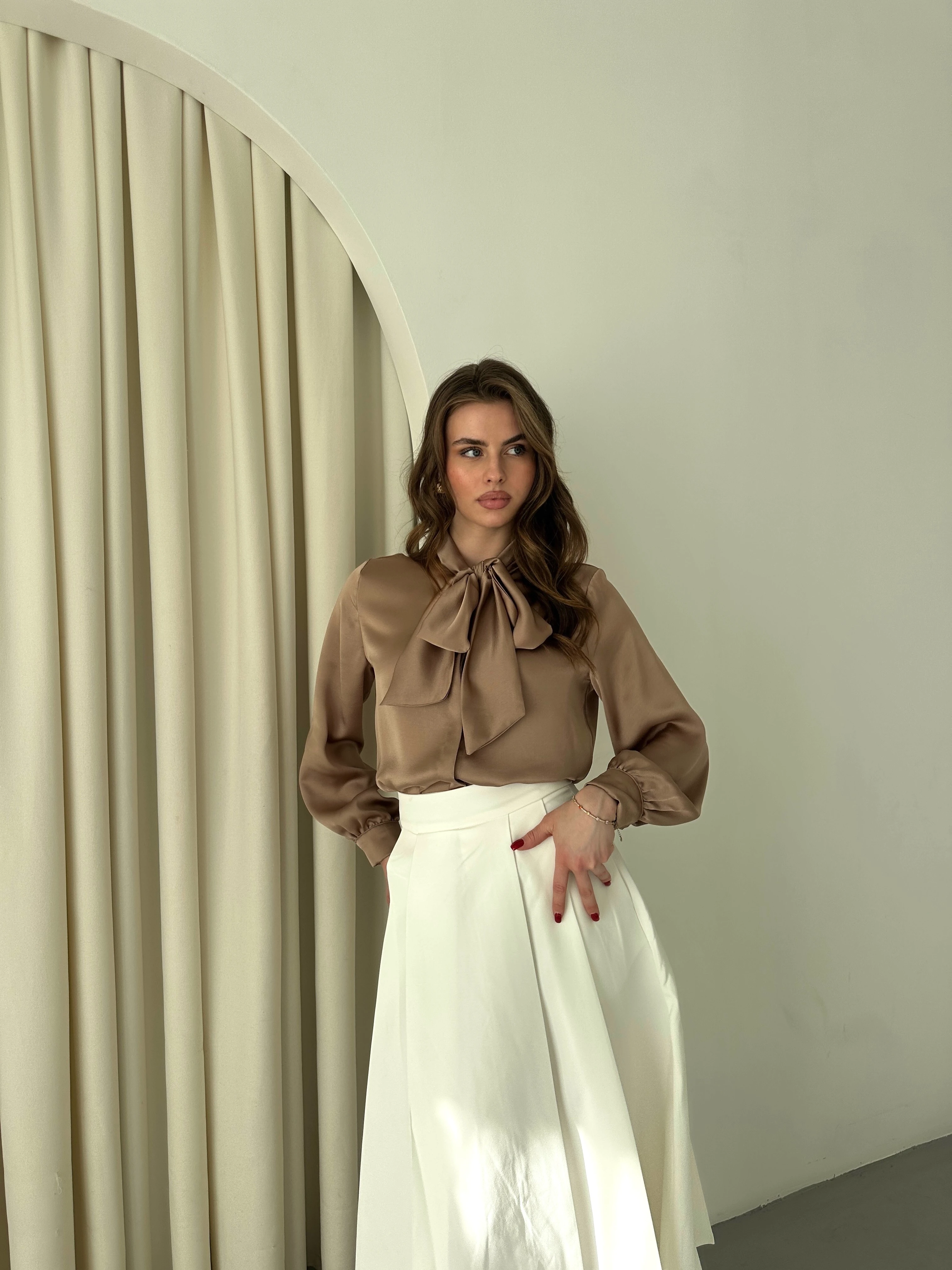 Kadın Fiyonklu Saten Düz Klasik Gömlek - Vizon