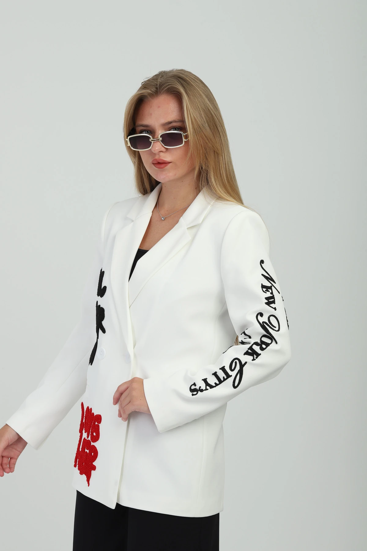Çift Düğmeli Kruvaze Nakışlı Beyaz Kadın Ceket