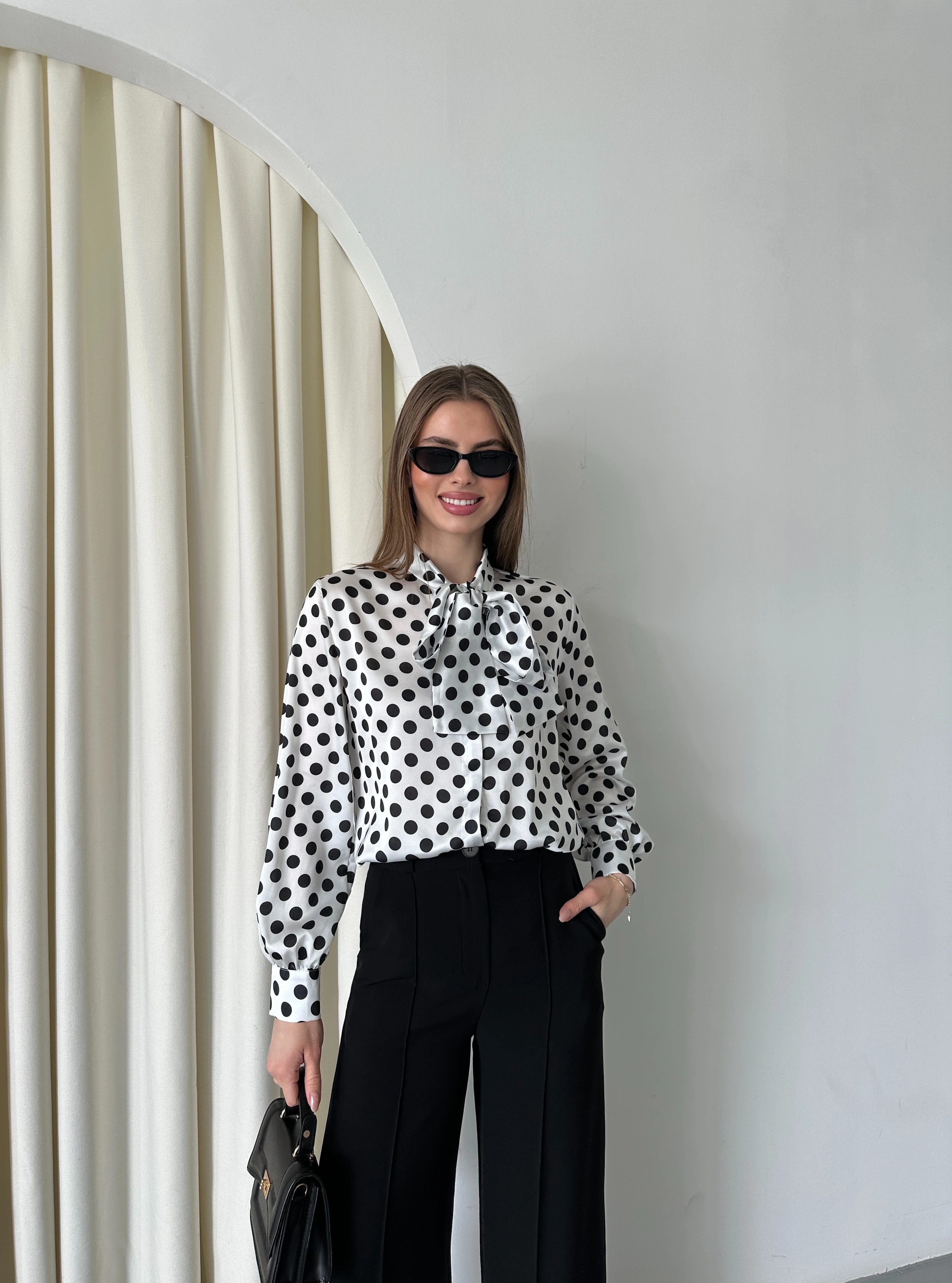 Kadın Fiyonklu Dijital Baskı Desenli Saten Gömlek - Beyaz