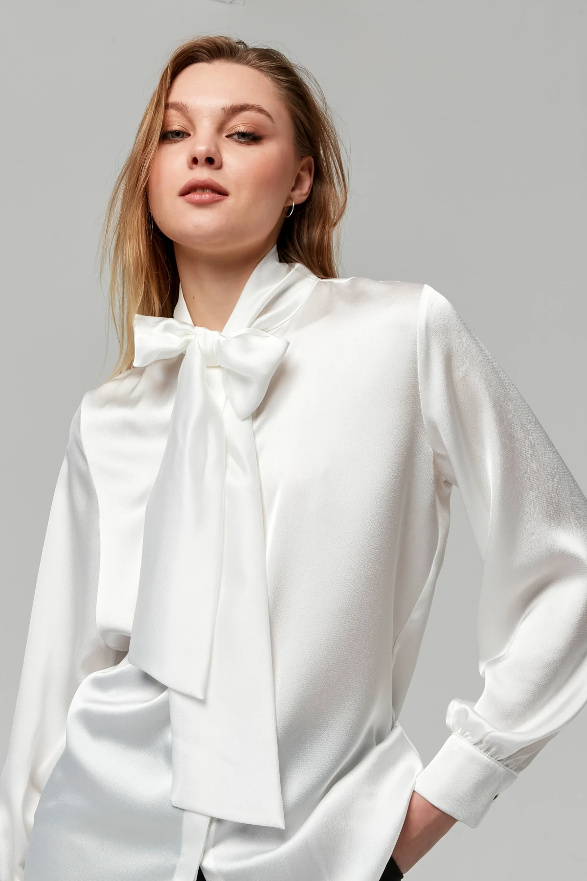 Kadın Fiyonklu Saten Düz Klasik Gömlek - Ekru