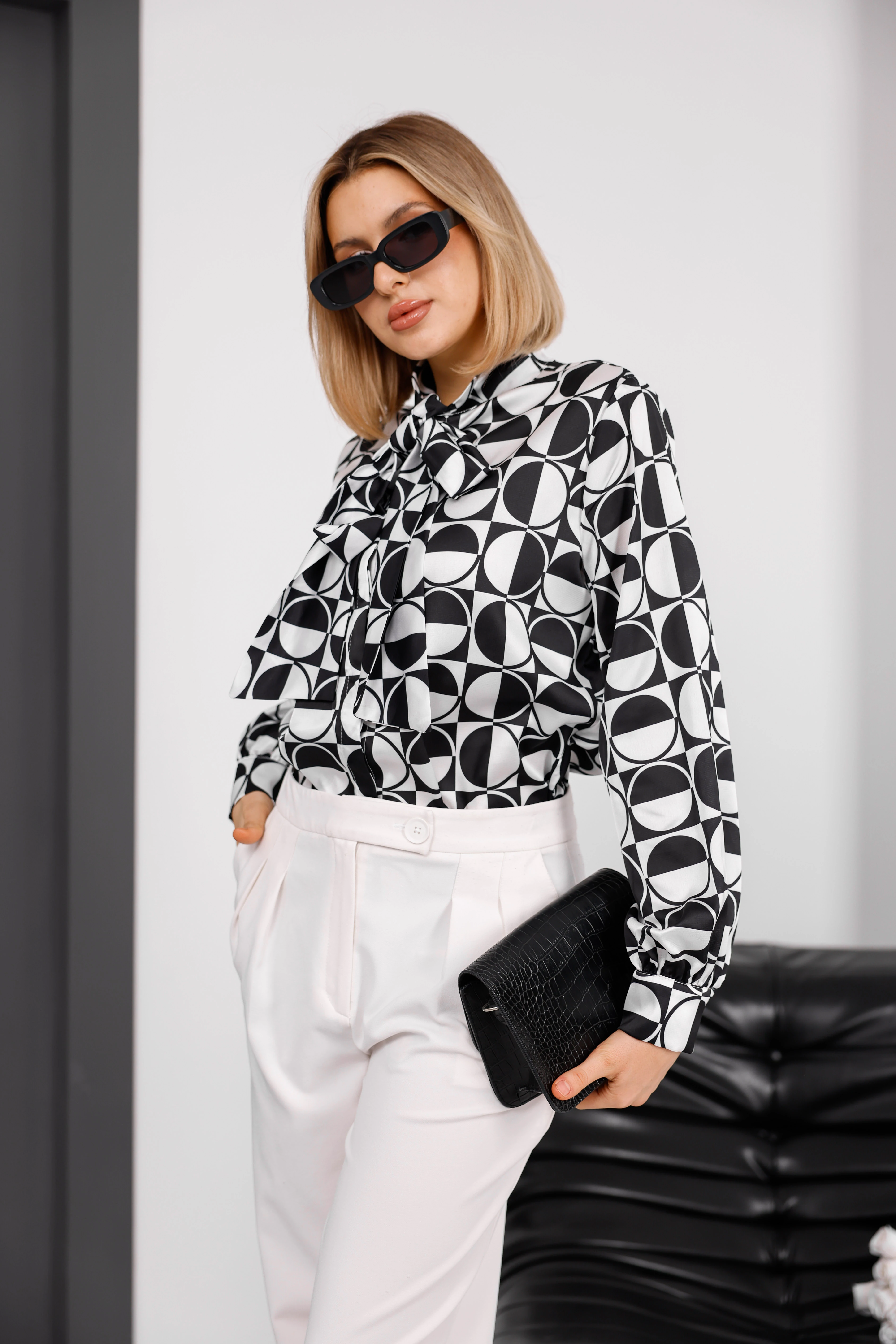 Kadın Fiyonklu Dijital Baskı Desenli Saten Gömlek