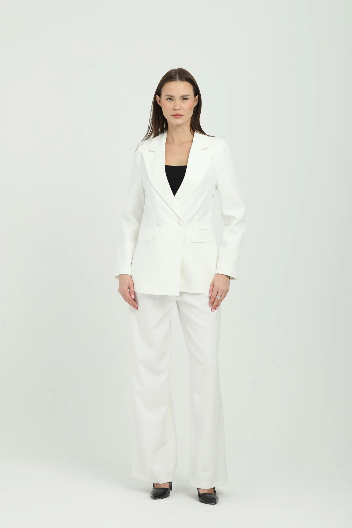 Klasik ve Modern Beyaz Kruvaze Takım